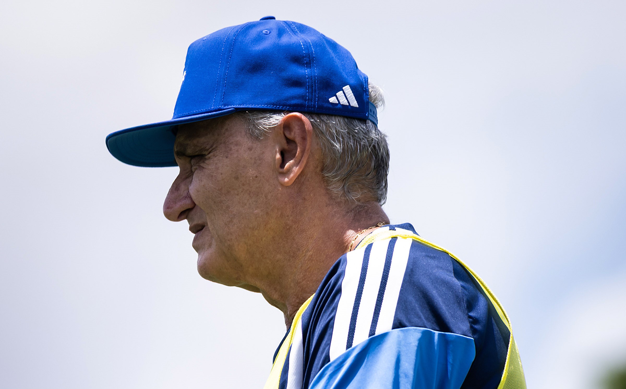 Torcida do Cruzeiro se mobiliza em protesto no CT, exigindo respostas de Tite e dos jogadores