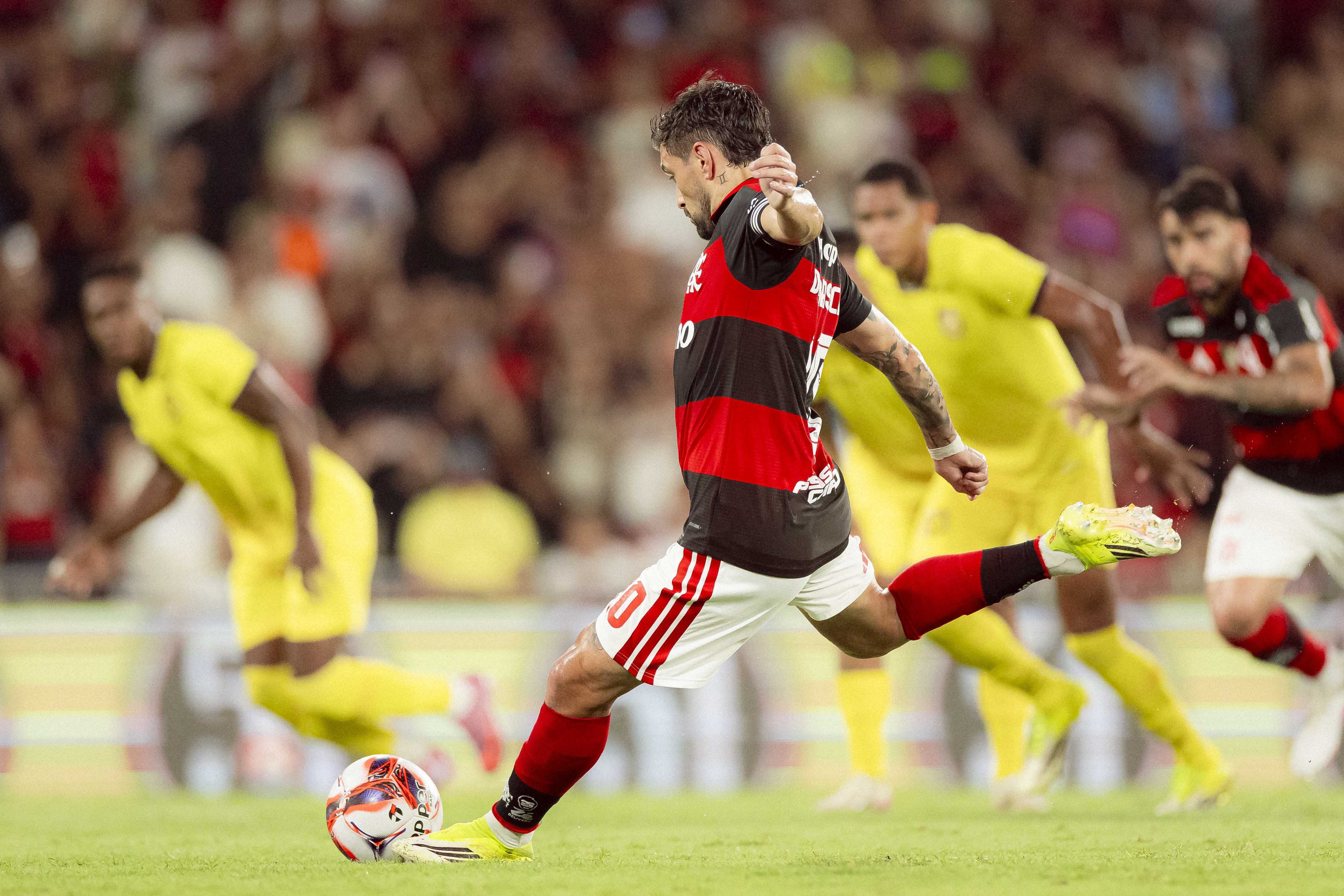 Flamengo supera Madureira e quase assegura presença na final do Campeonato Carioca