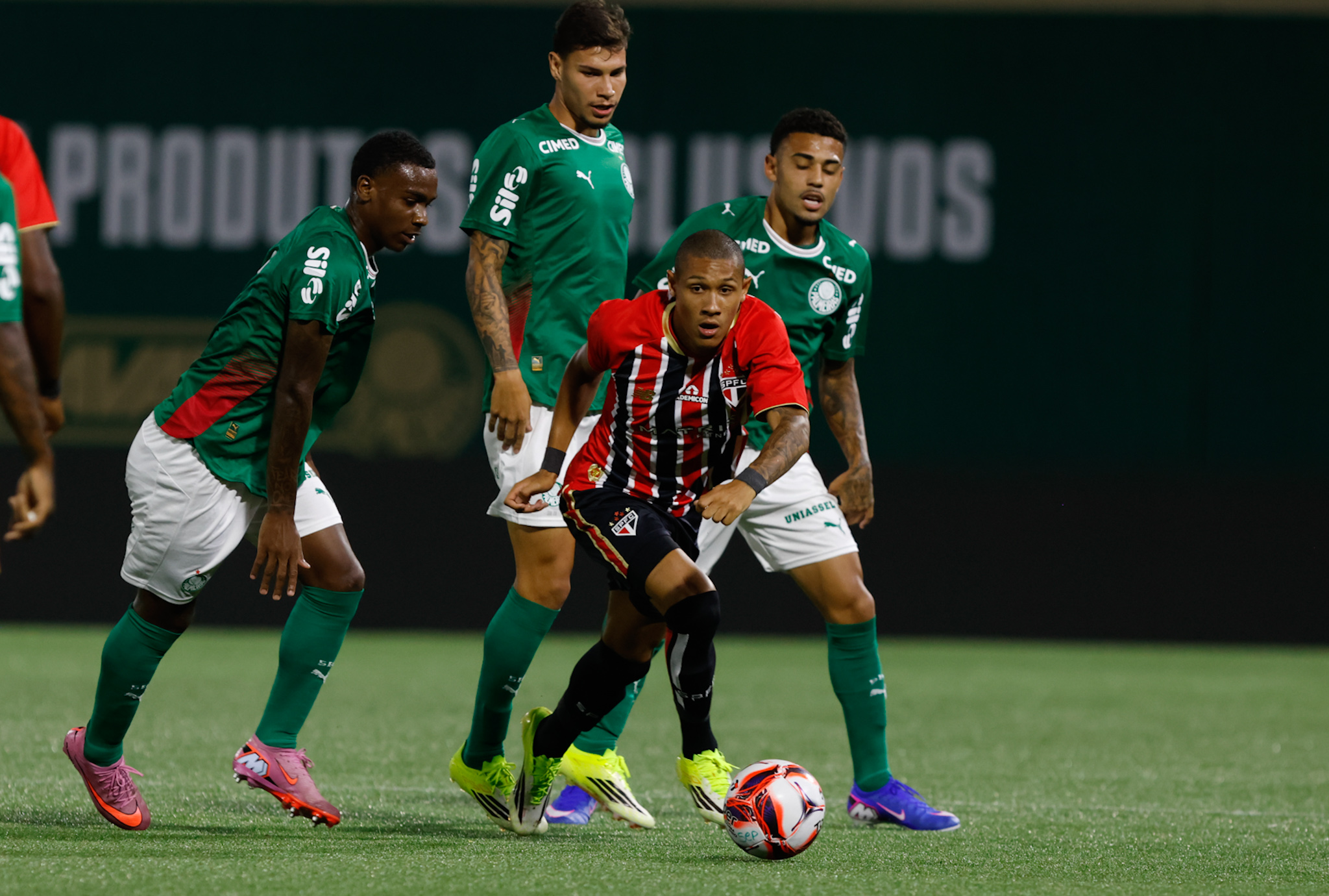 Palmeiras Mostra Garra e Busca Empate Heroico contra São Paulo nos Acréscimos do Brasileiro Sub-20