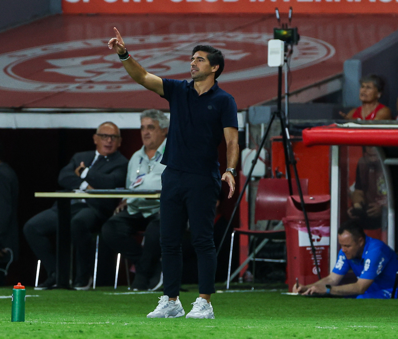 Mesmo líder, Abel critica calendário do Brasileirão