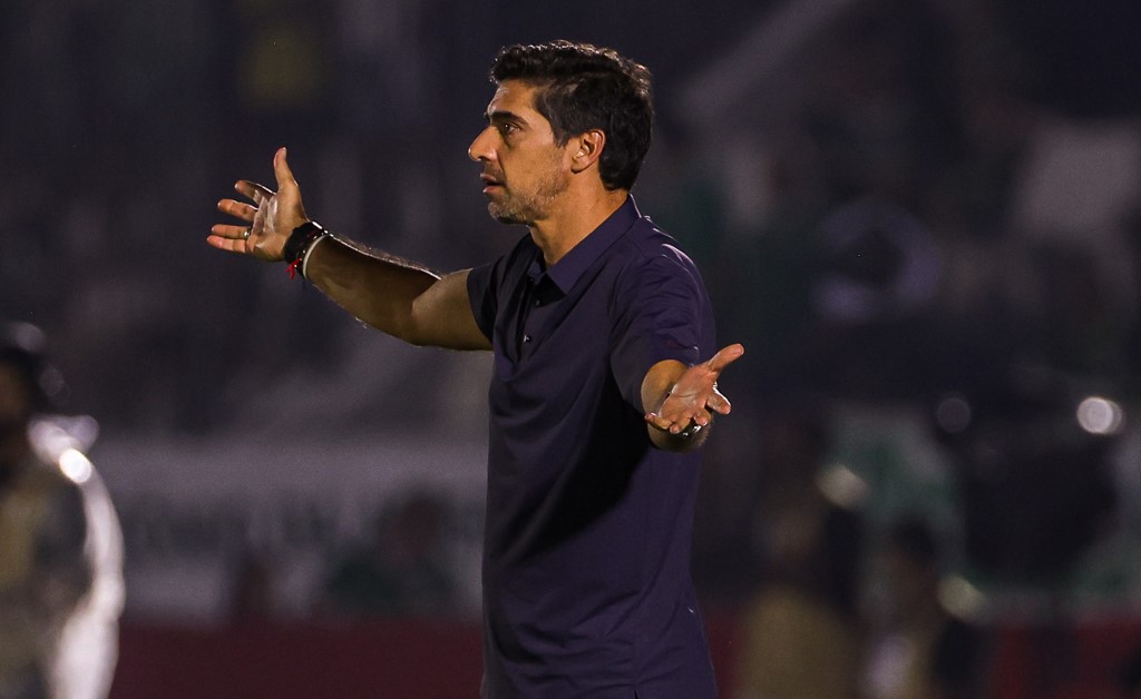 Abel testa rodízio e destaca a importância da maturidade no desempenho do Palmeiras