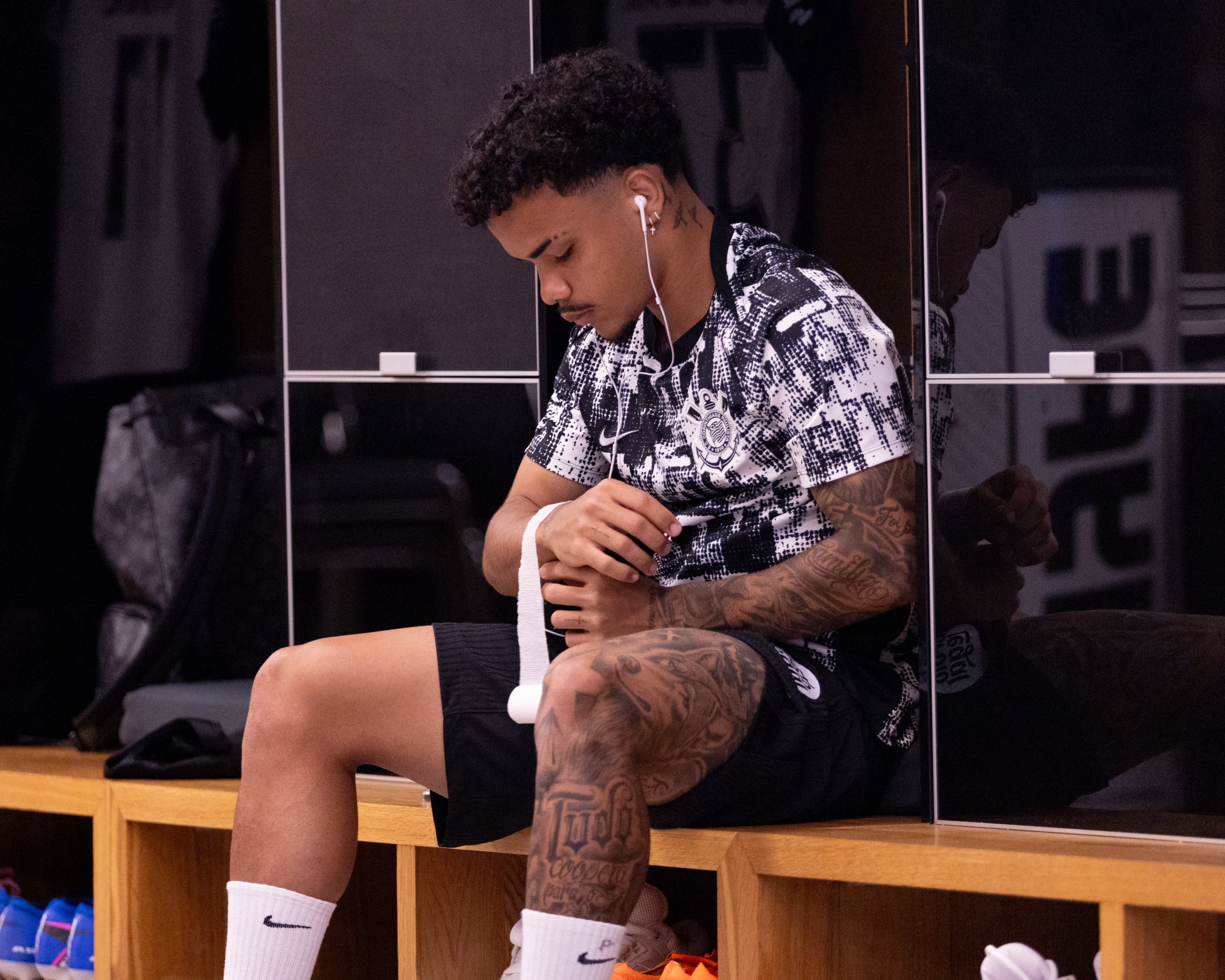 Corinthians Em Alerta: Dúvida na Dupla Após Saída Precoce com Lesões