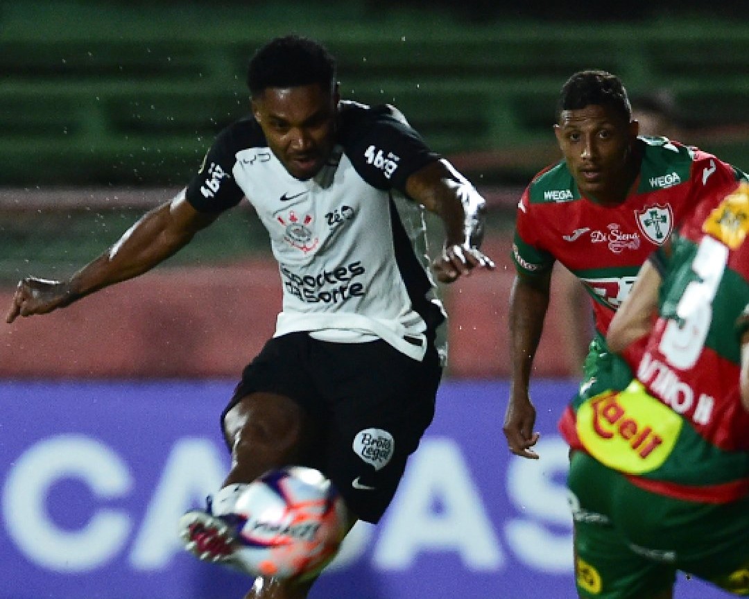 Vitinho e Hugo Brilham em Vitória Crucial do Corinthians na Classificação