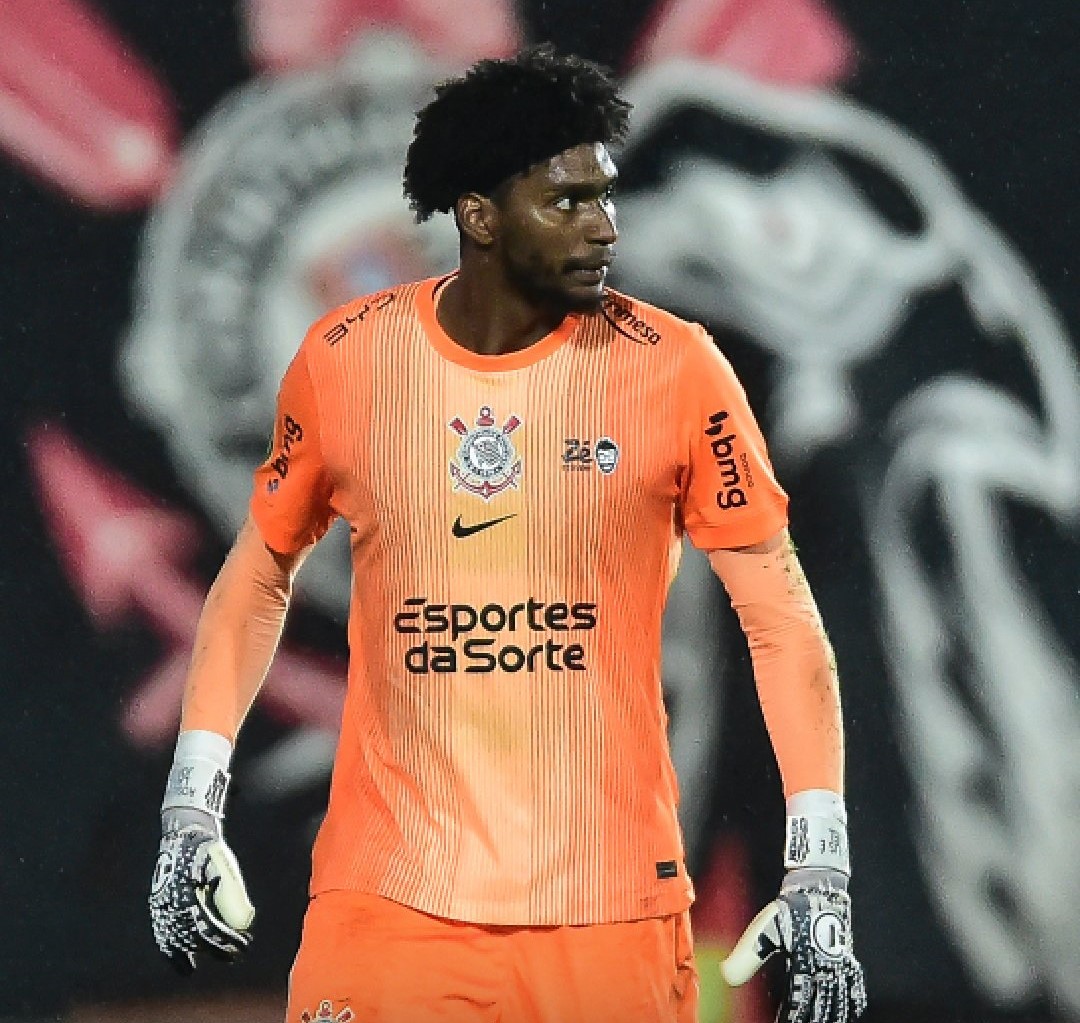 Corinthians sofre, mas avança nos pênaltis com Hugo herói