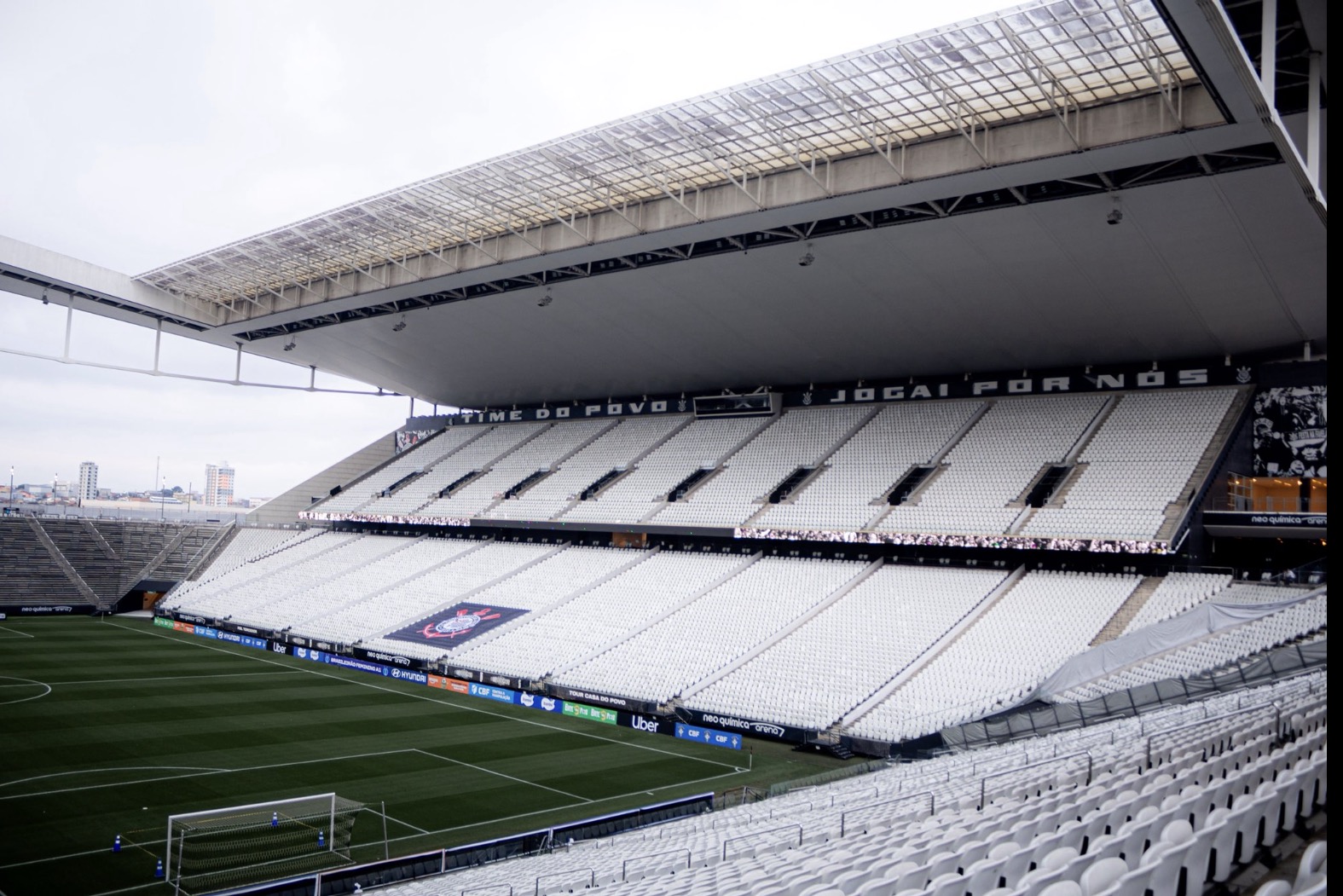Corinthians e Fluminense medem forças em confronto decisivo no Brasileirão Feminino