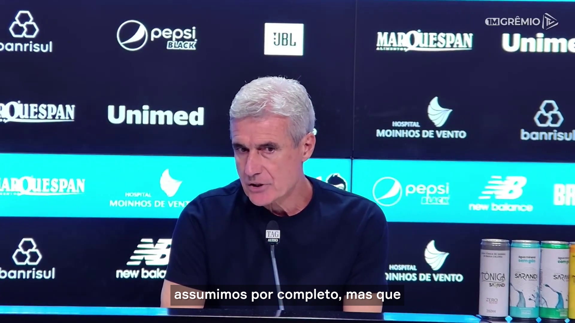 Luís Castro valoriza classificação do Grêmio e brinca sobre seu semblante