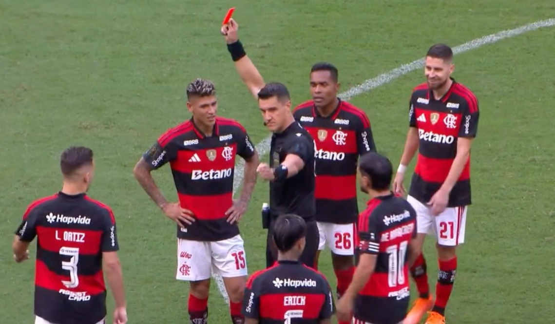 Áudio do VAR Revela Justificativa para Expulsão em Flamengo x Corinthians: Entenda a Decisão