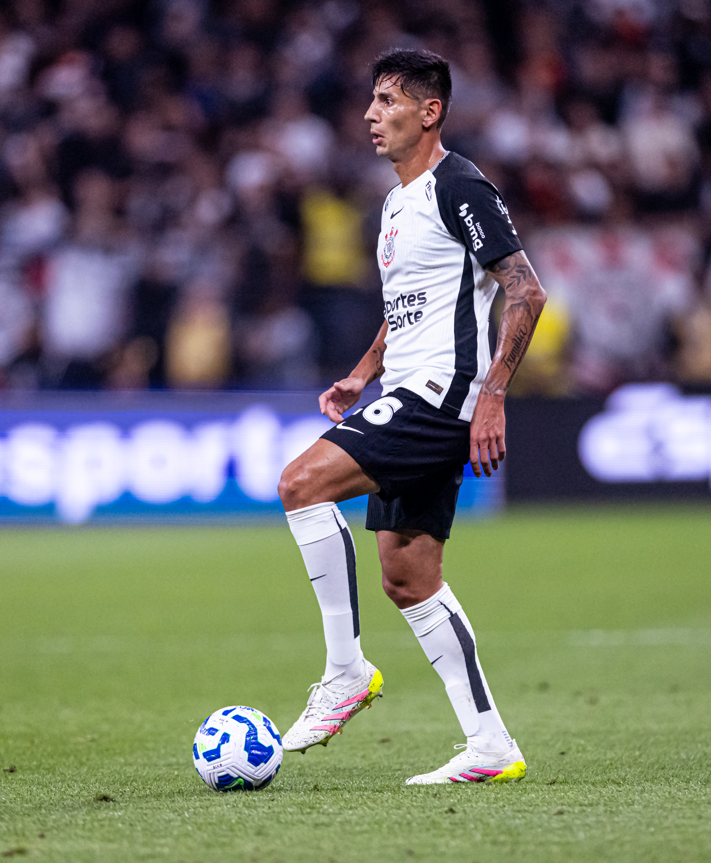 Angileri chega a São Paulo e fica perto de reforçar o Corinthians