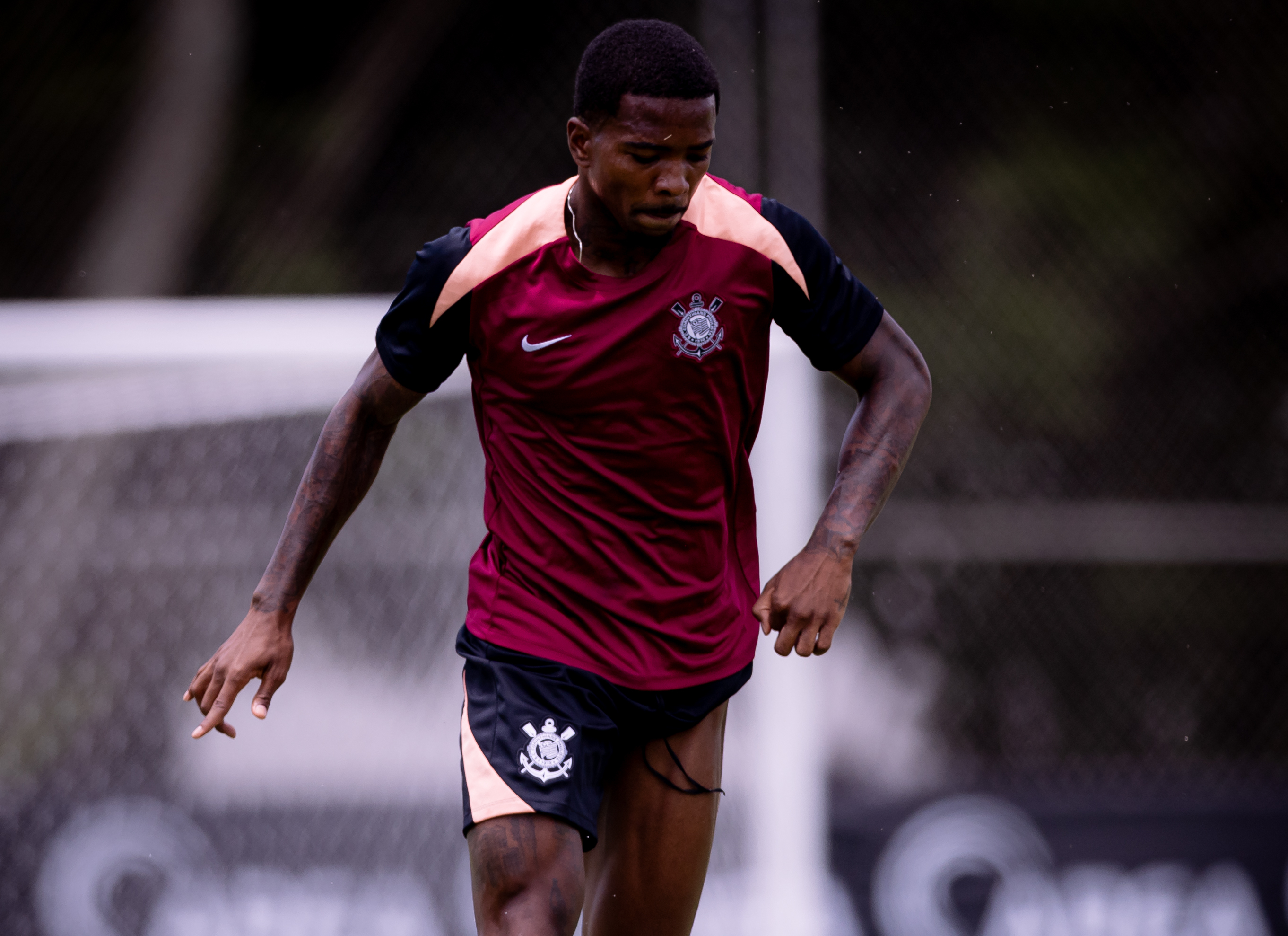 Saída confirmada? Corinthians avança em empréstimo de zagueiro a time rival!