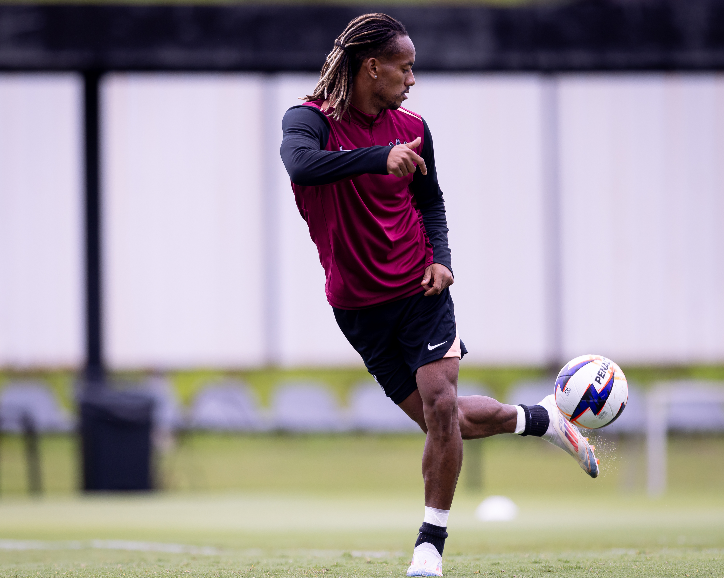 Corinthians Enfrenta Dúvidas Táticas no Meio-Campo Antes de Próxima Rodada do Brasileiro