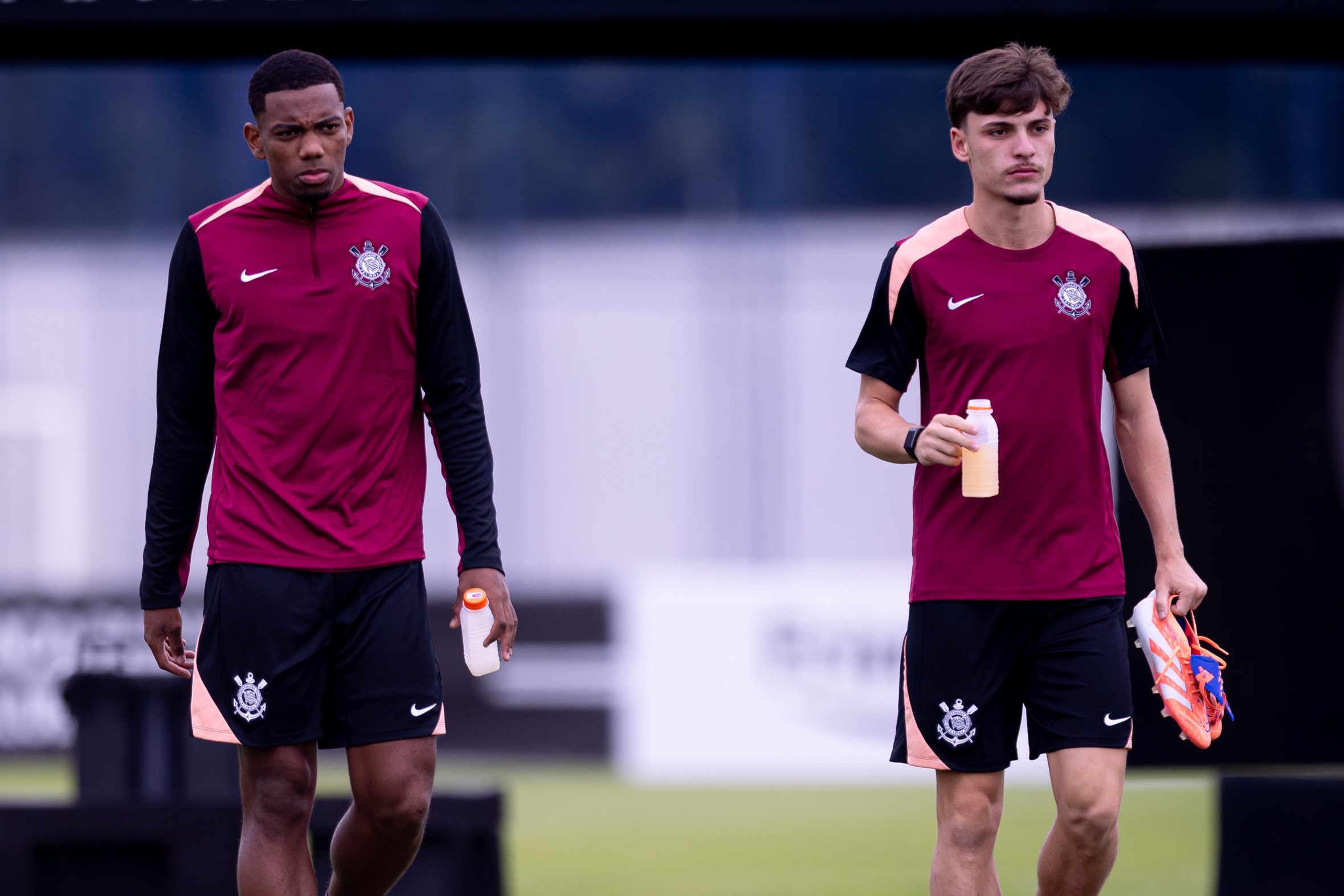 Corinthians aguarda retorno de dúbia lesionada em até dez dias, afirma Dorival