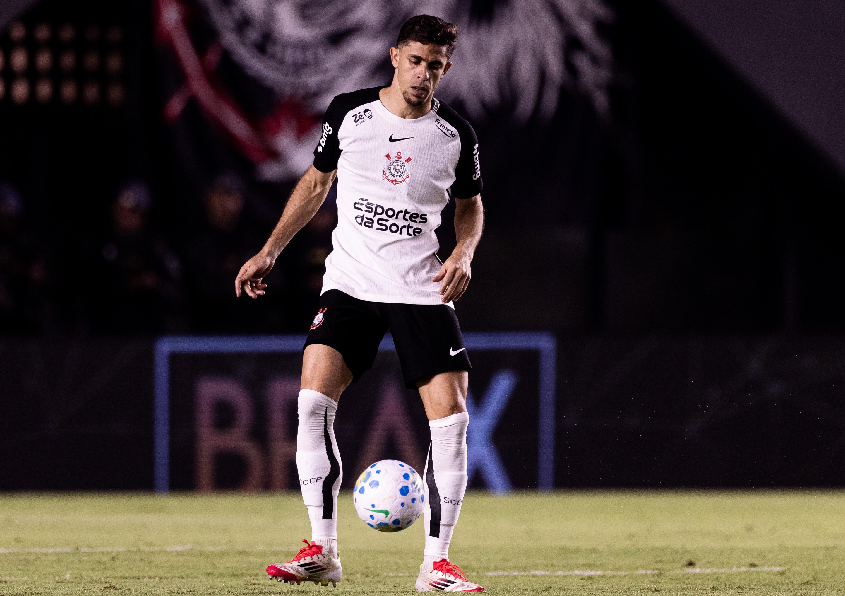 Gabriel Paulista celebra primeiro troféu com a camisa do Corinthians: 