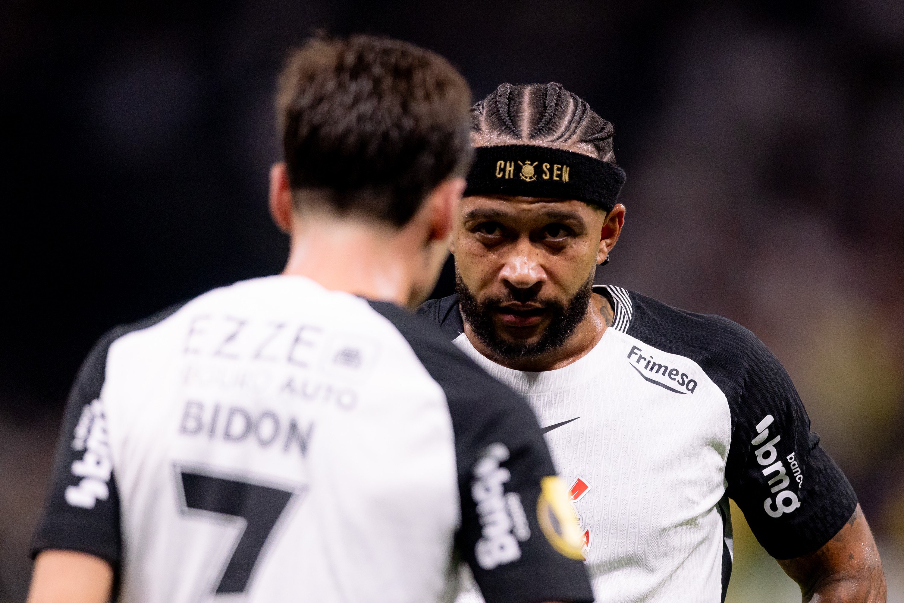 Memphis Brilha e Coringa Cai em Derby, Resultando na Derrota do Corinthians