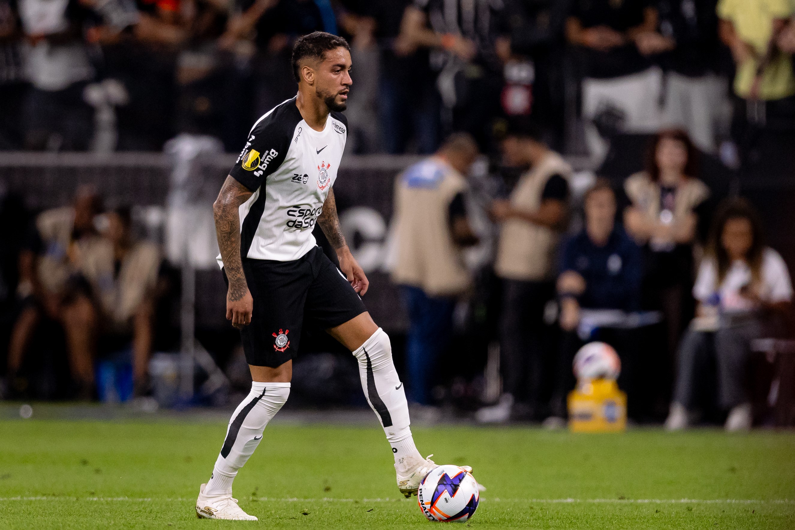 Desfalque importante: Meio-campista é suspenso e desfalca Corinthians na decisão