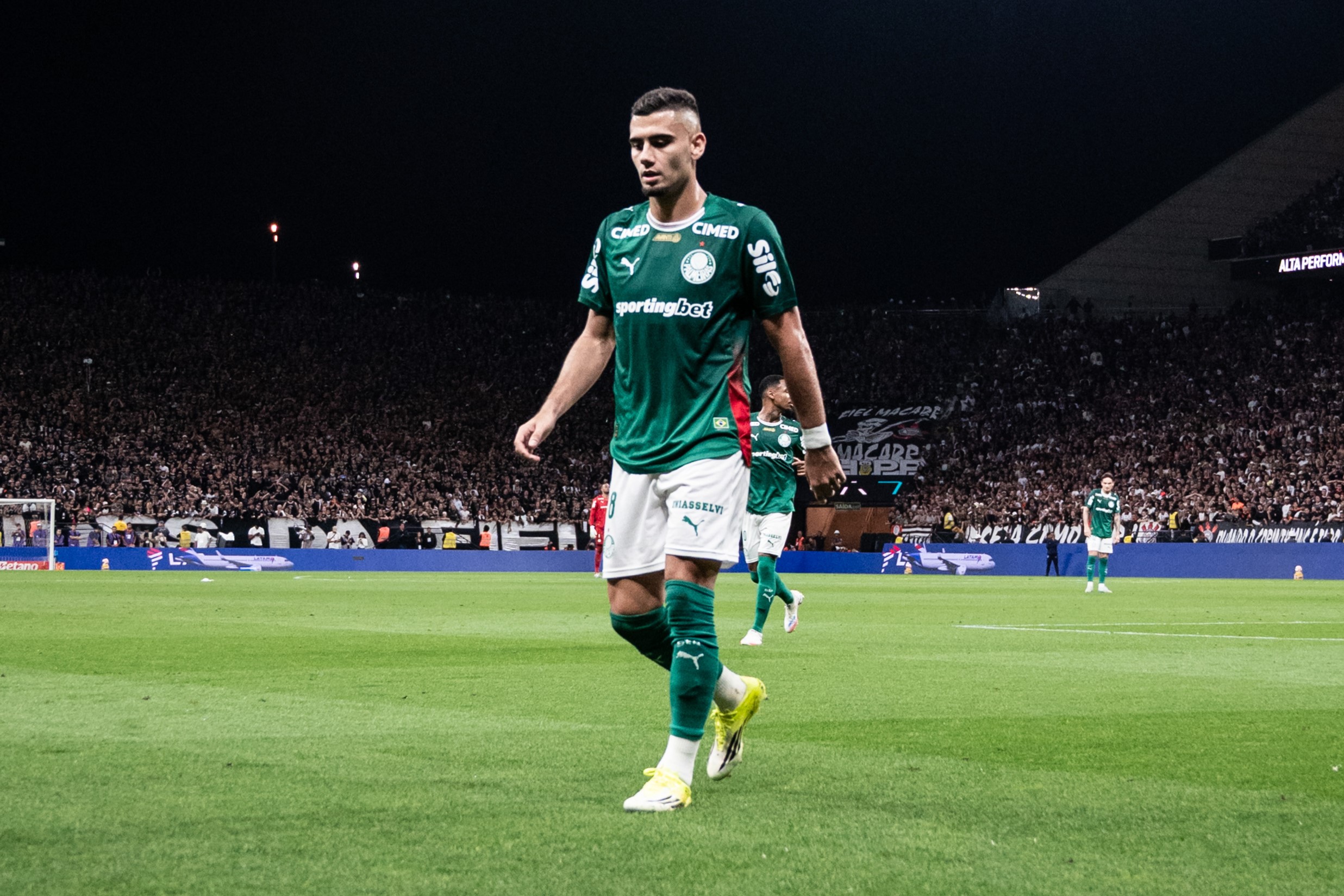Andreas Livra-se de Sanção por Tempo de Jogo Irregular em Clássico Frente ao Palmeiras
