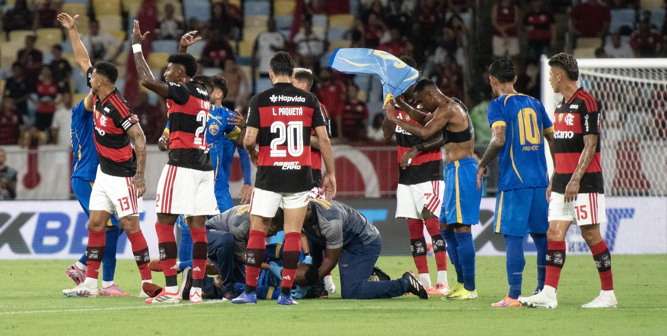 Jogador do Sampaio Corrêa sofre convulsão durante partida contra o Flamengo