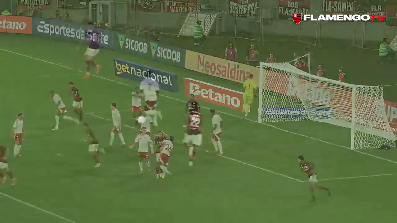 Flamengo e Internacional empatam em confronto recheado de emoções no Brasileirão