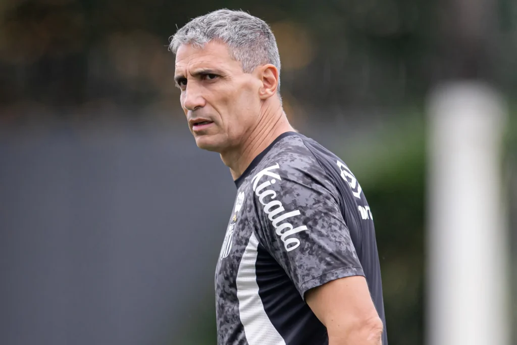 João Basso sofre edema e vira nova baixa do Santos para enfrentar o Athletico