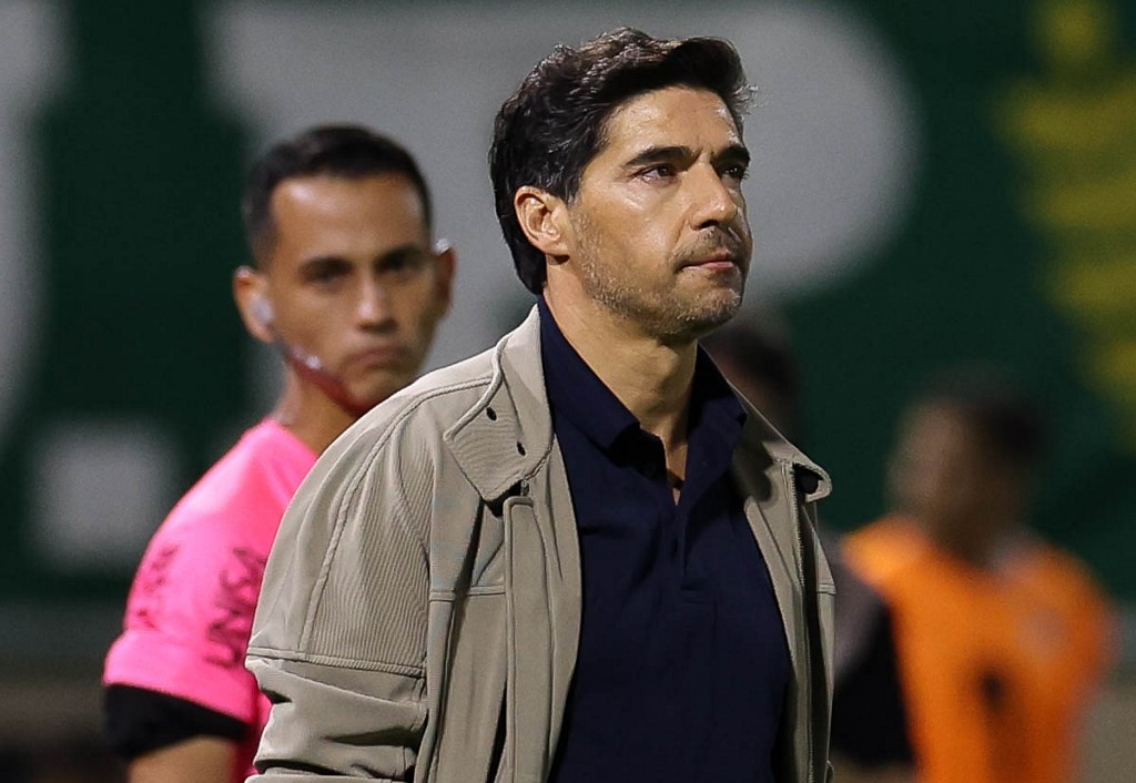 Abel Justifica Opção por Vitor Roque no Banco e Celebra Conquista em Final de Campeonato