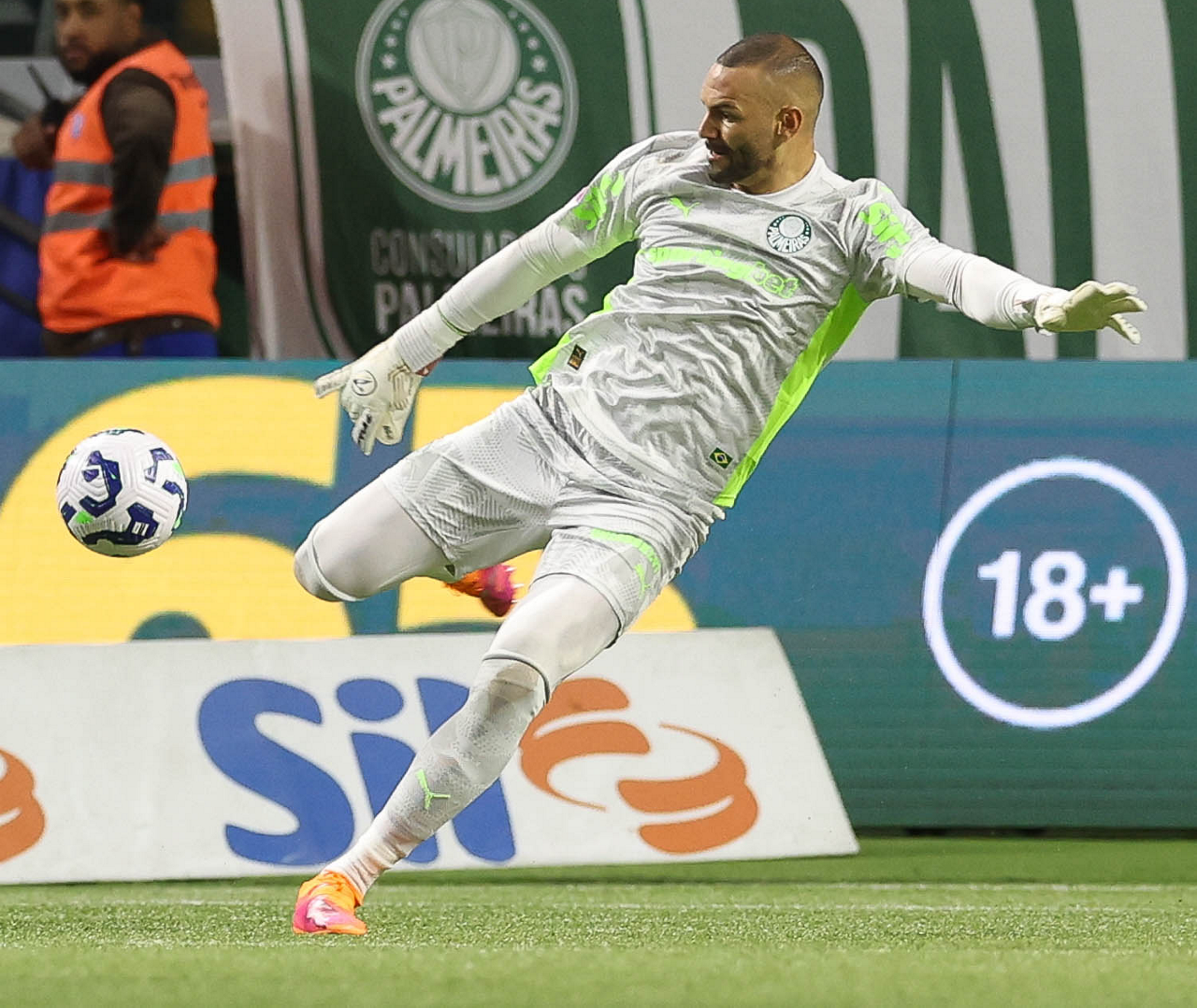 REENCONTRO: Palmeiras enfrenta ídolo geracional pela primeira vez após saída contra o Grêmio