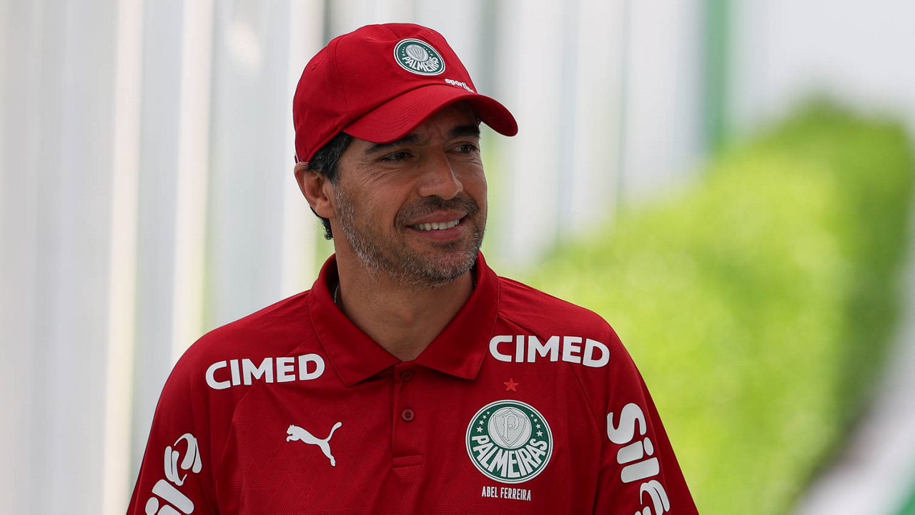Abel Ferreira se aproxima de feito histórico no Palmeiras e revela emoção