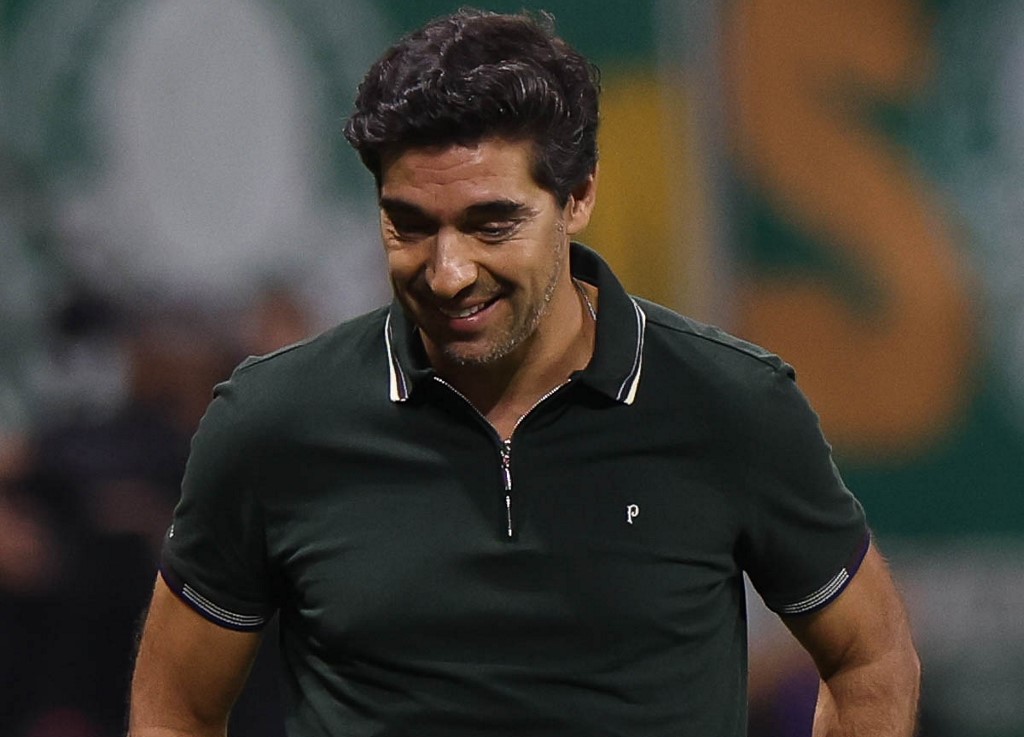 Abel Ferreira detalha opções táticas no Palmeiras e celebra estreia goleadora de Arias