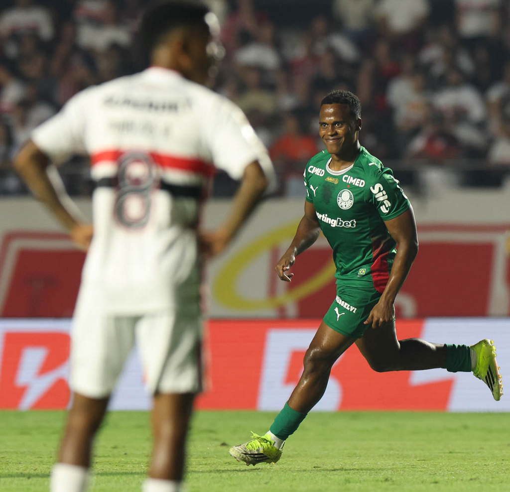 Arias brilha e lidera Palmeiras em vitória convincente