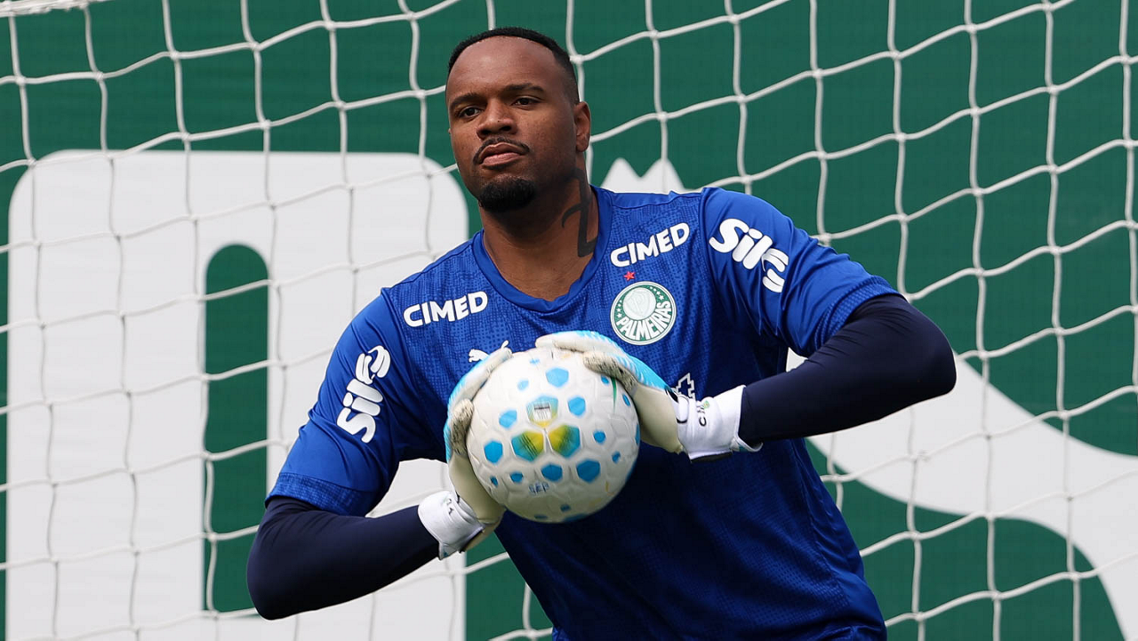 Carlos Miguel destaca importância da pausa para a data FIFA e analisa confronto decisivo contra o Grêmio