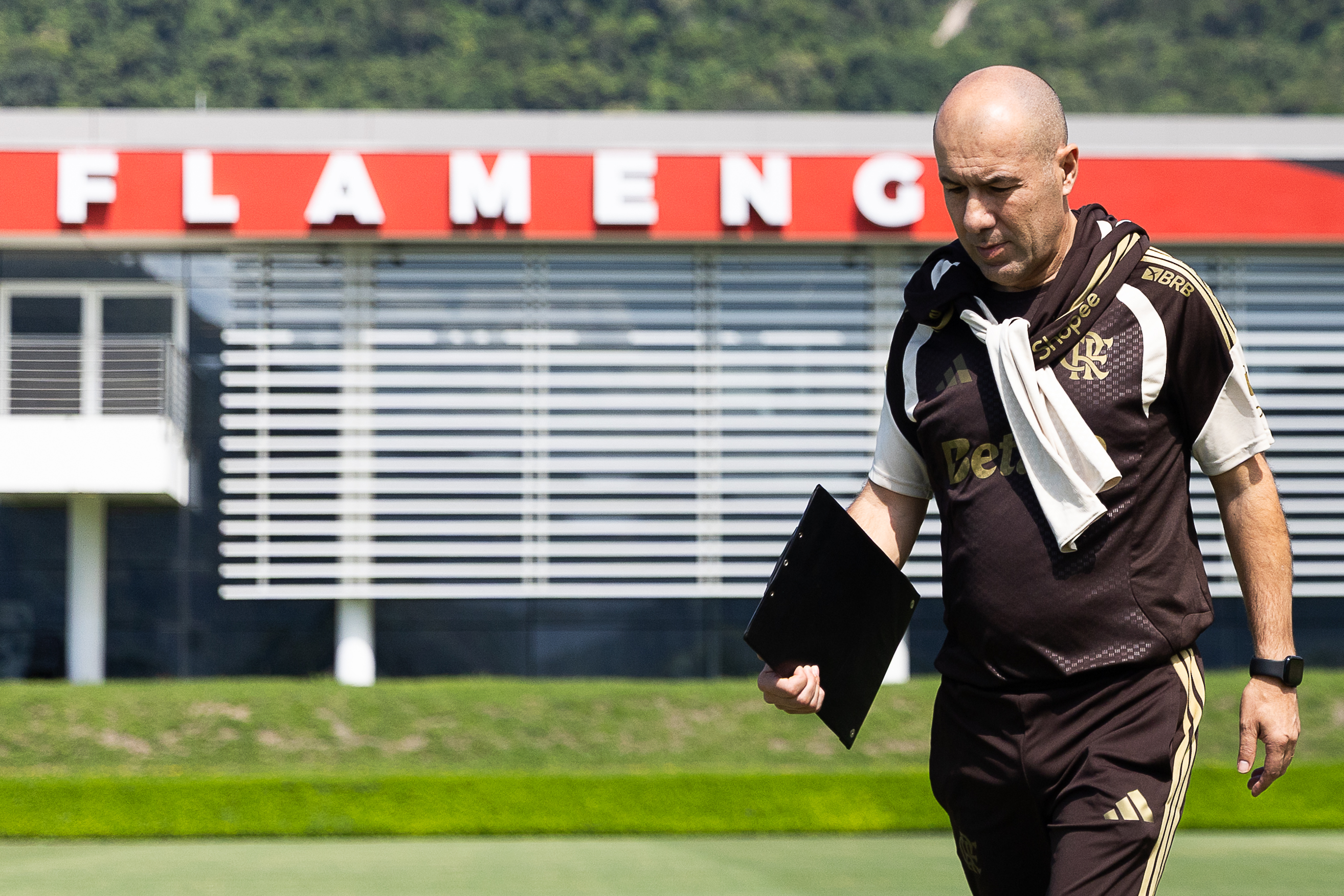 Leonardo Jardim Mantém Invencibilidade Contra Zubeldía e Fluminense Rumo à Final do Carioca
