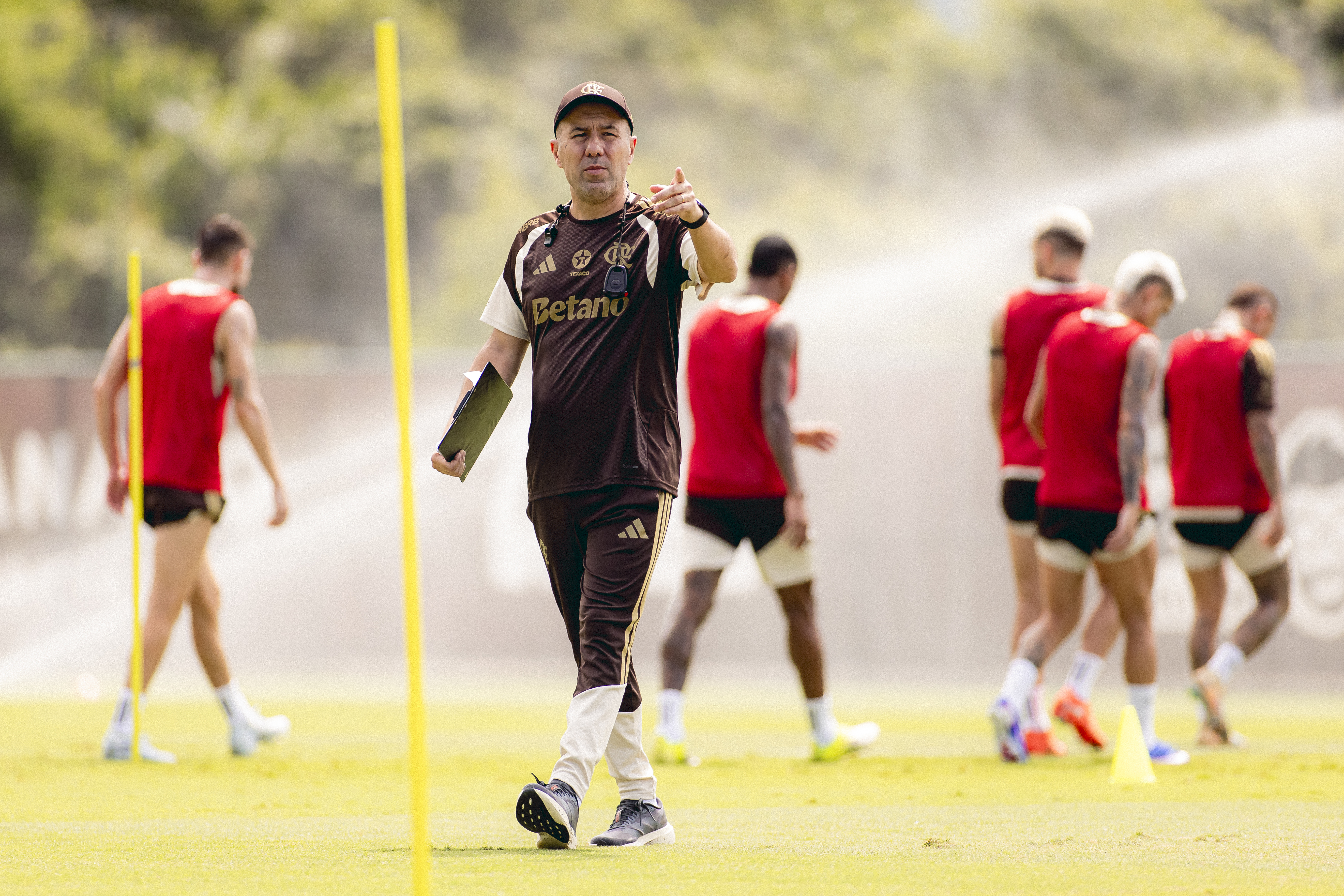 Flamengo Intensifica Treinamentos com Jardim à Frente na Preparação para a Decisão do Carioca