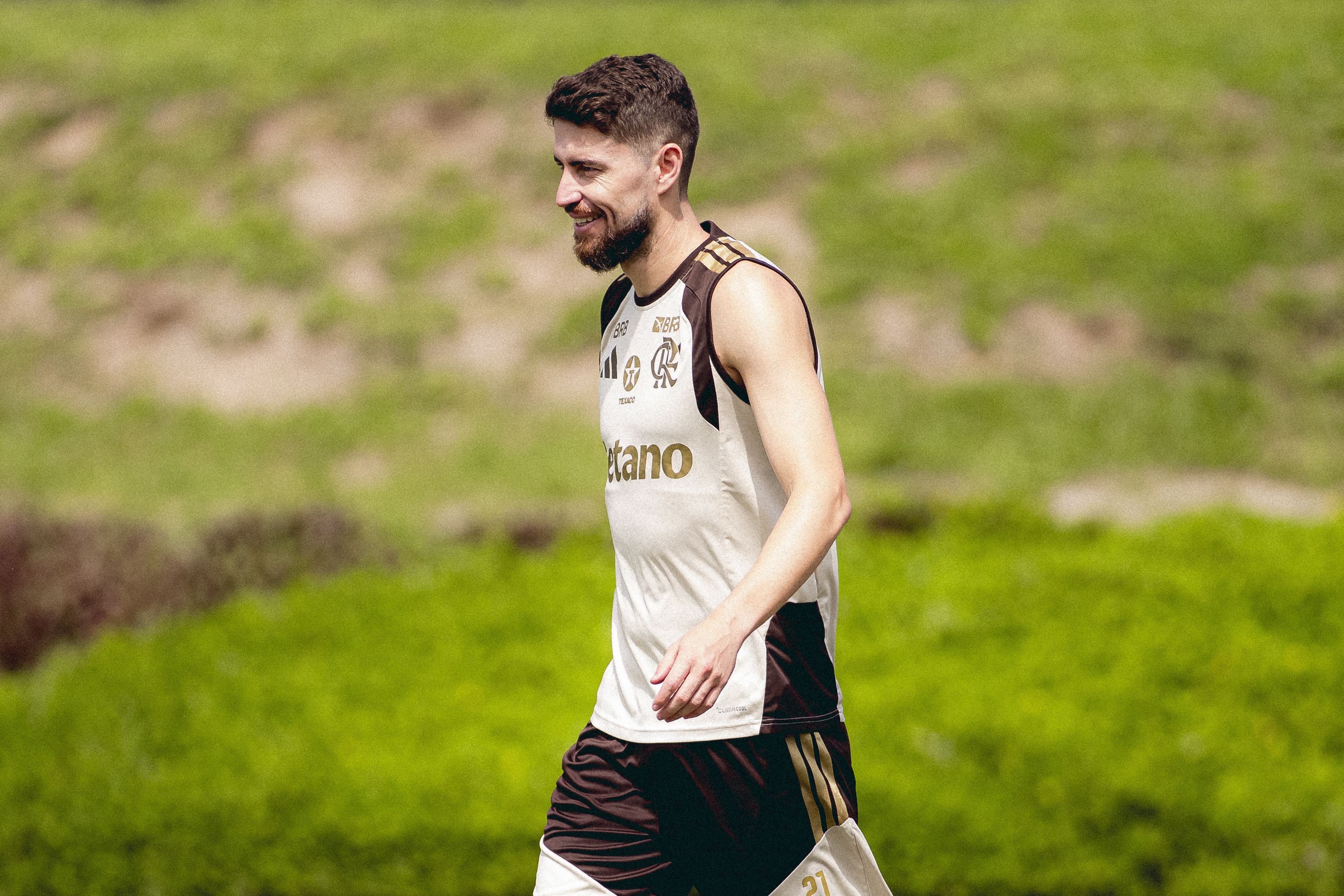 Jorginho Reflete sobre a Saída de Filipe Luís e Analisa a Confronto Decisivo contra o Fluminense