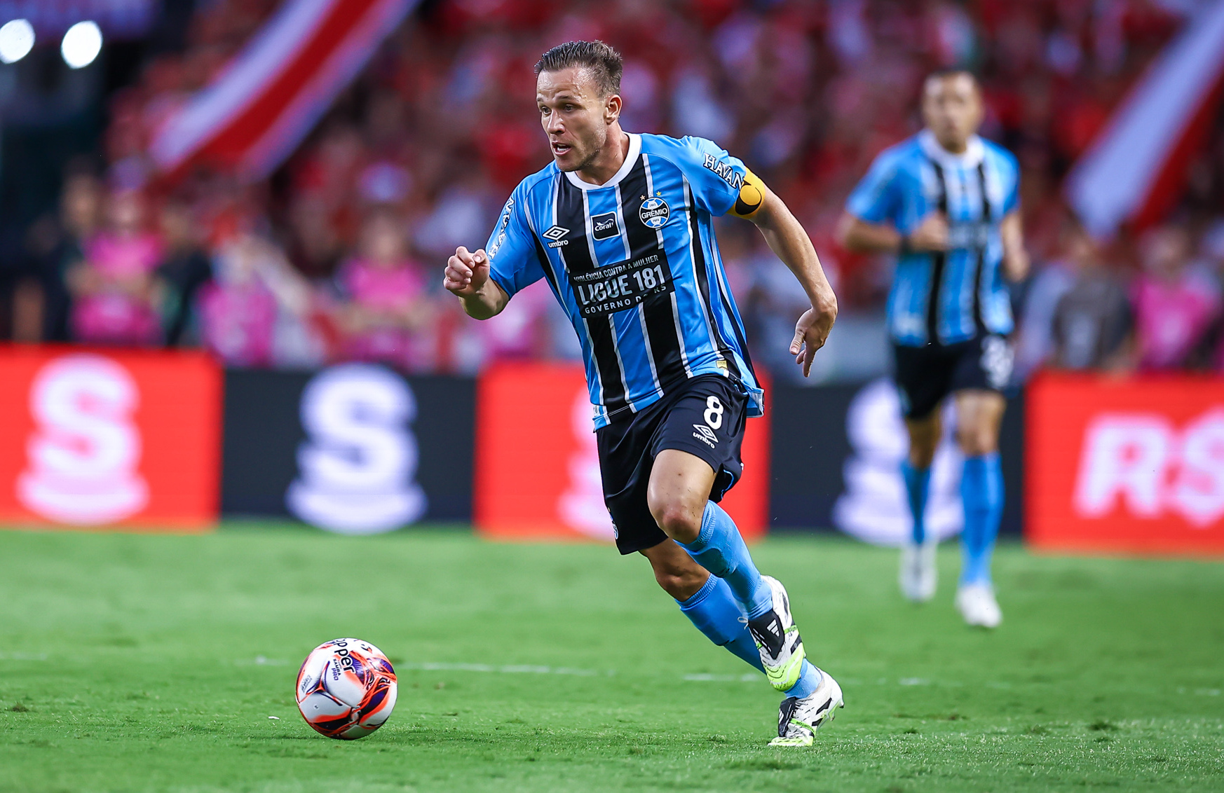 Grêmio anuncia lesão de Arthur e revela prazo para recuperação do atleta