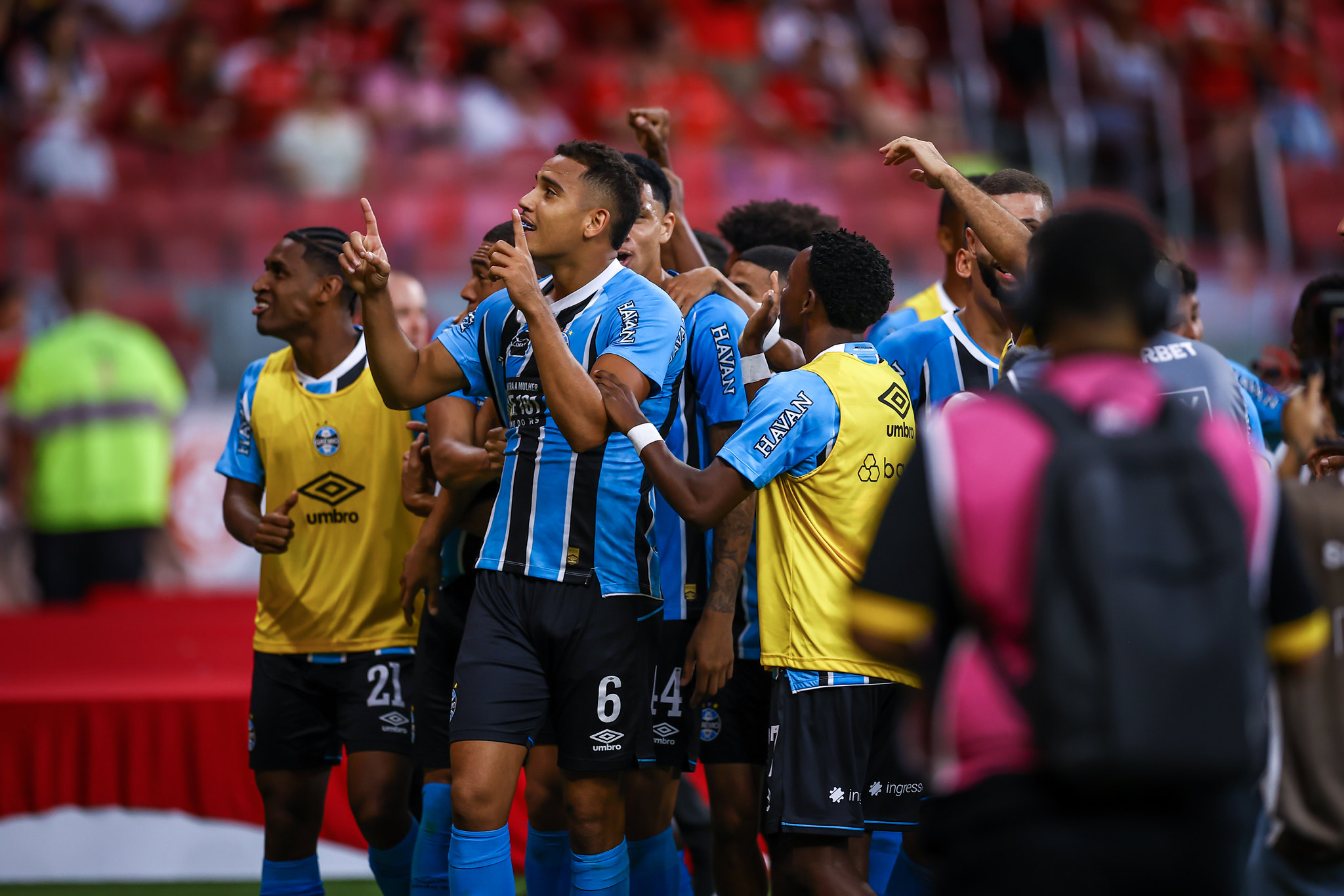 Grêmio empata com o Inter e ganha título do Gaúcho no Beira-Rio