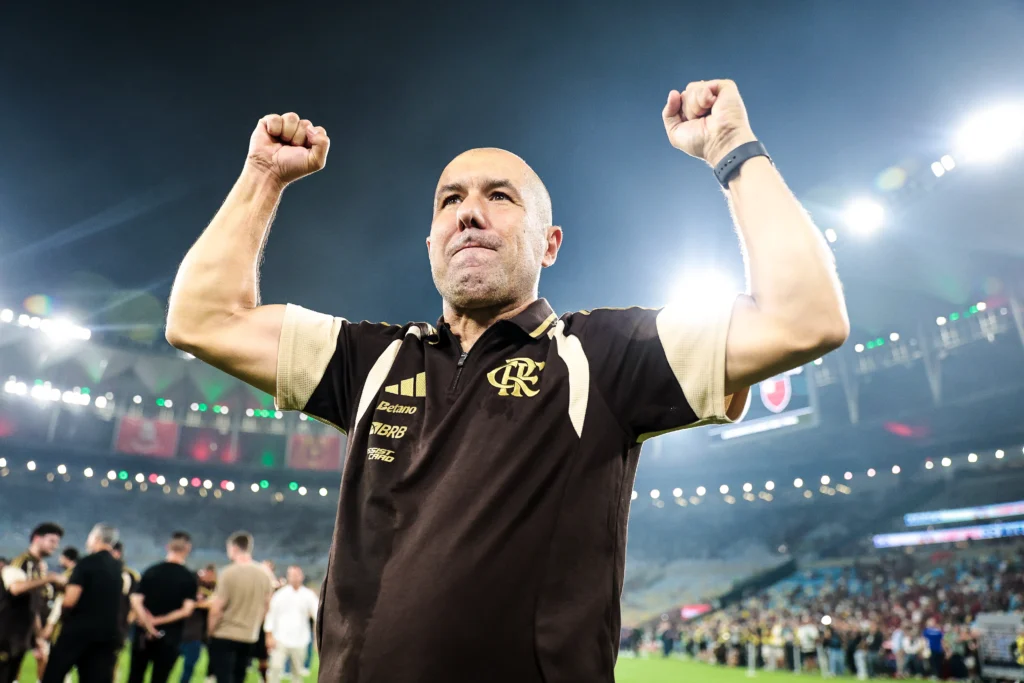 Jardim Elogia Filipe Luís e Celebra Conquista Estadual com Postura Rubro-Negra