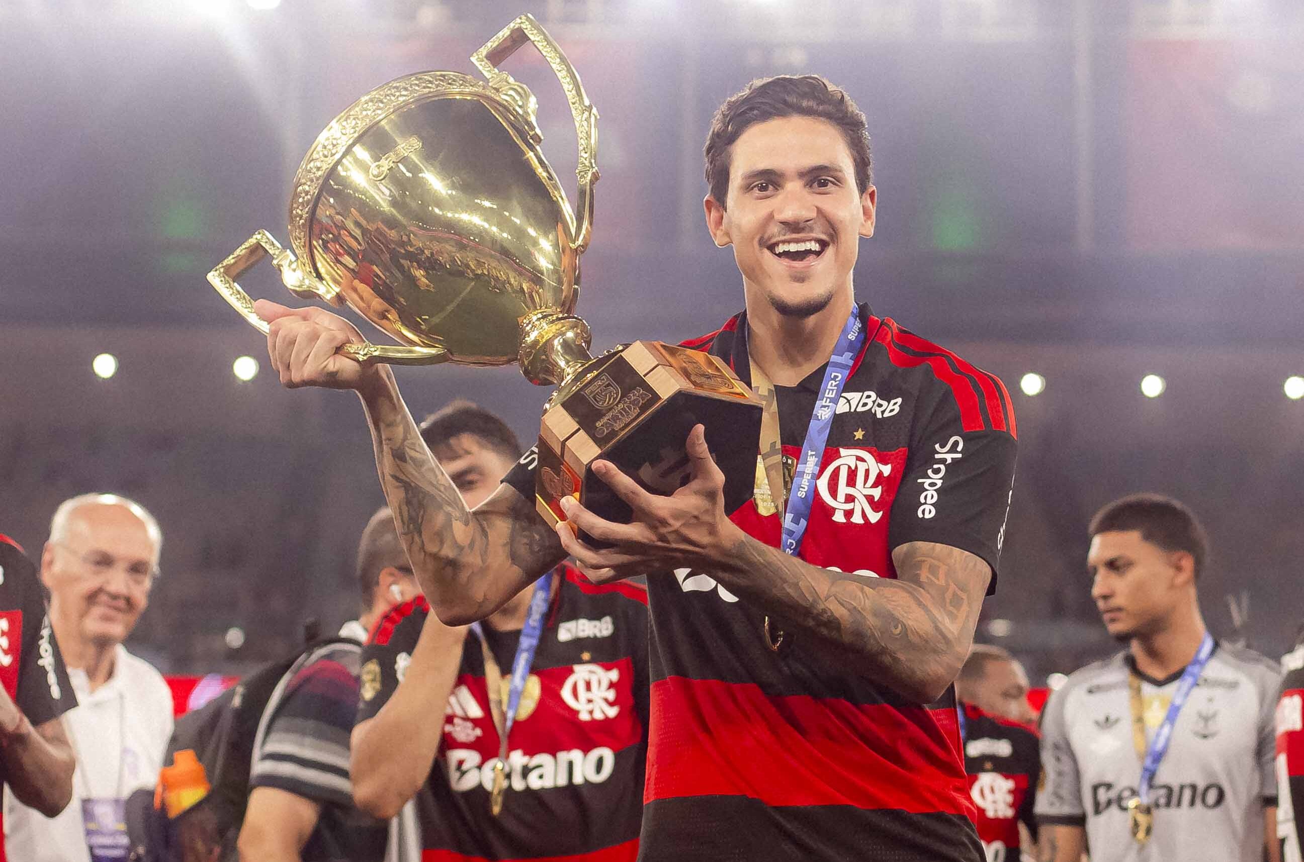 Pedro Comemora Tricampeonato do Flamengo e Destaca Integração com o Trabalho de Jardim