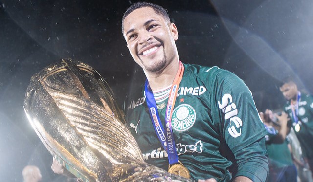 Vitor Roque se estabelece no Palmeiras e mira novos títulos na busca pela glória na Copa