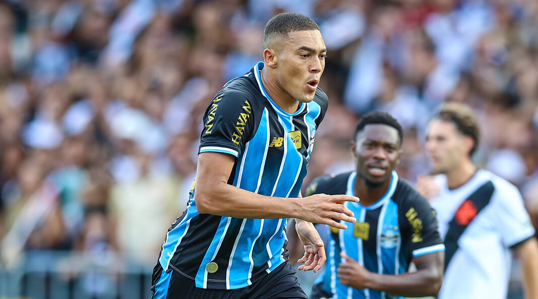 Carlos Vinícius se destaca como artilheiro do Brasileirão em sua estreia pelo Grêmio