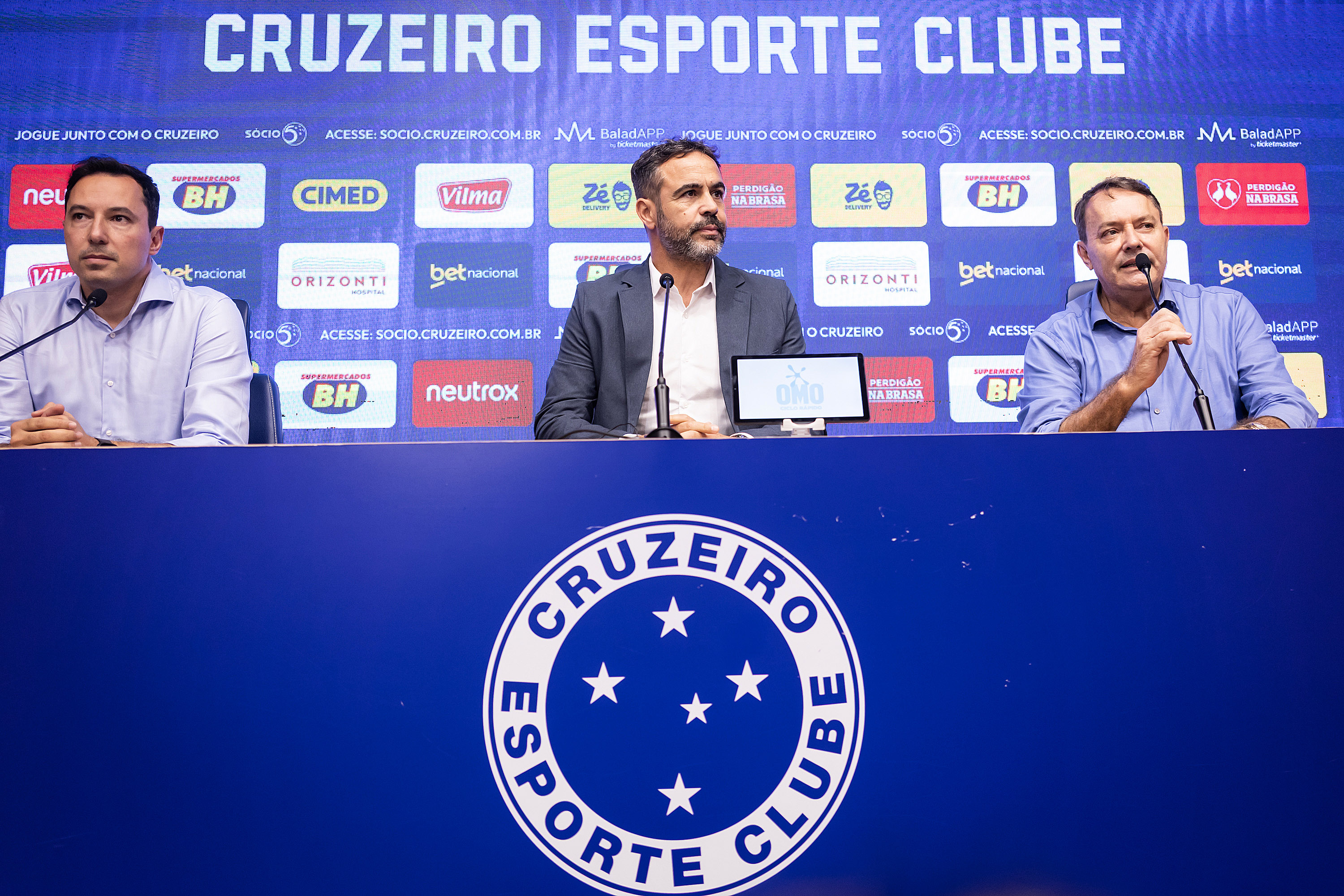 Artur Jorge Traça Novos Rumos no Cruzeiro e Anuncia Mudanças Estruturais no Modelo de Jogo