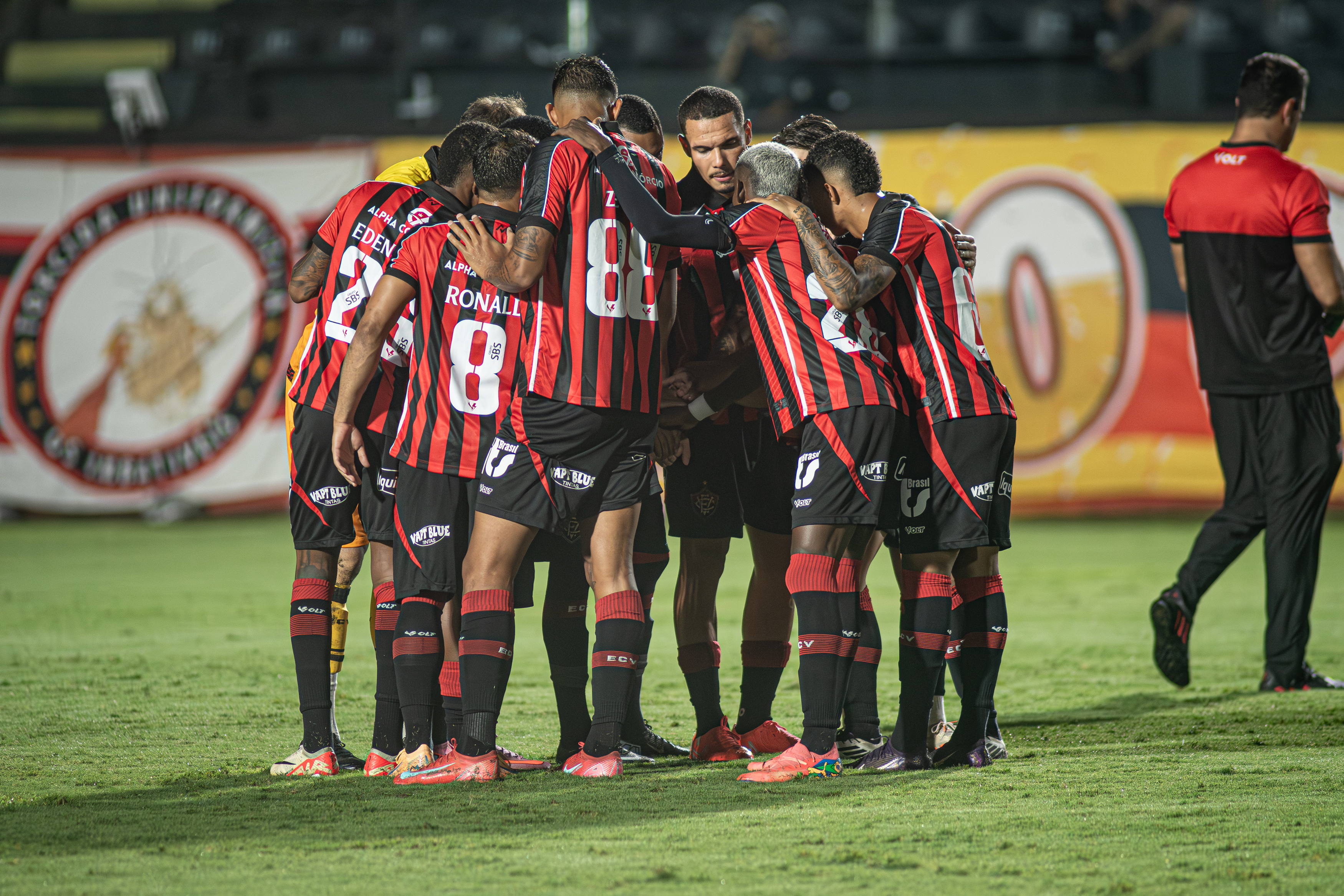 CRB x Vitória: prováveis escalações e onde assistir ao jogo pela Copa do Nordeste