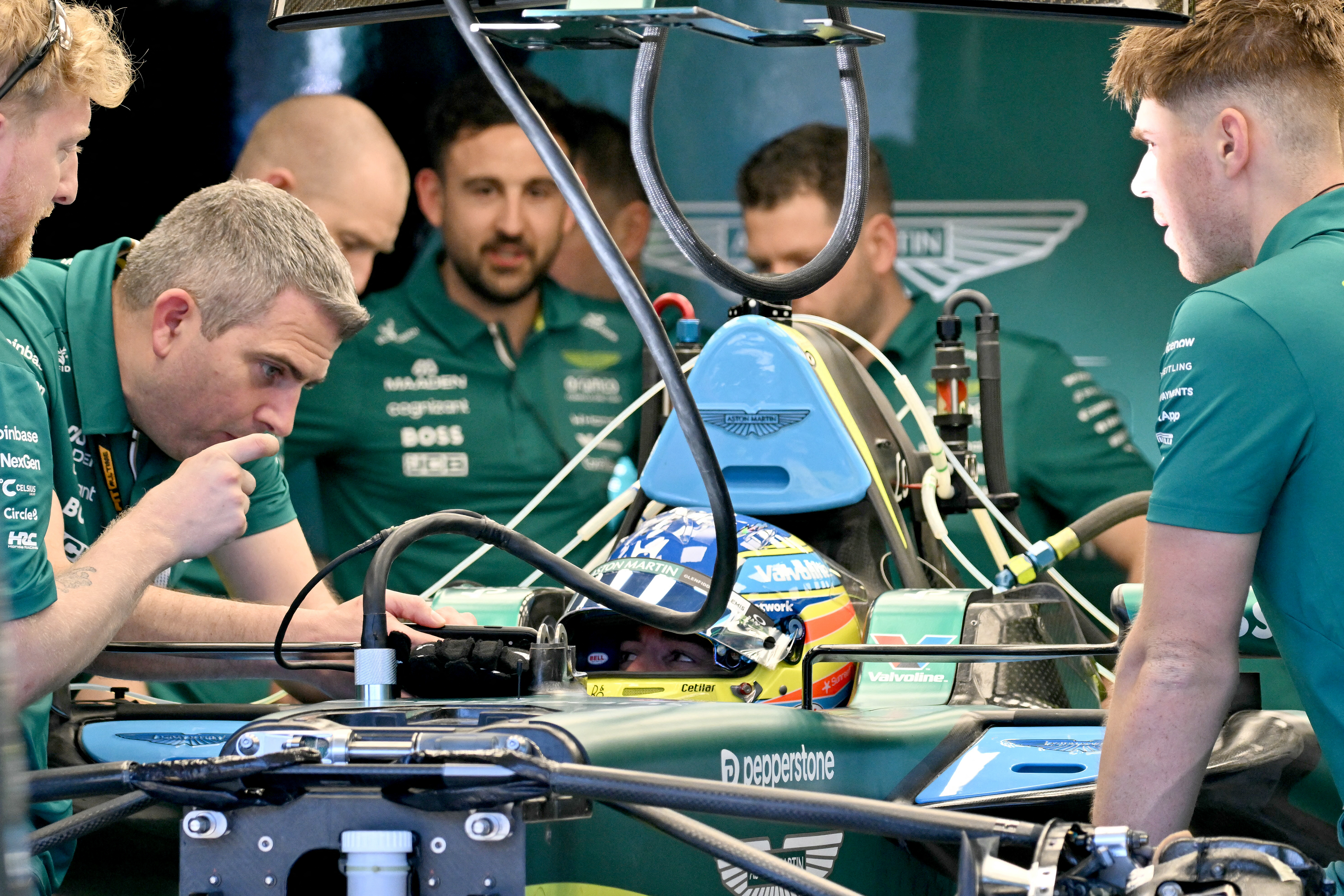 Alonso e Stroll temem "danos nervosos permanentes" por vibração na Aston Martin