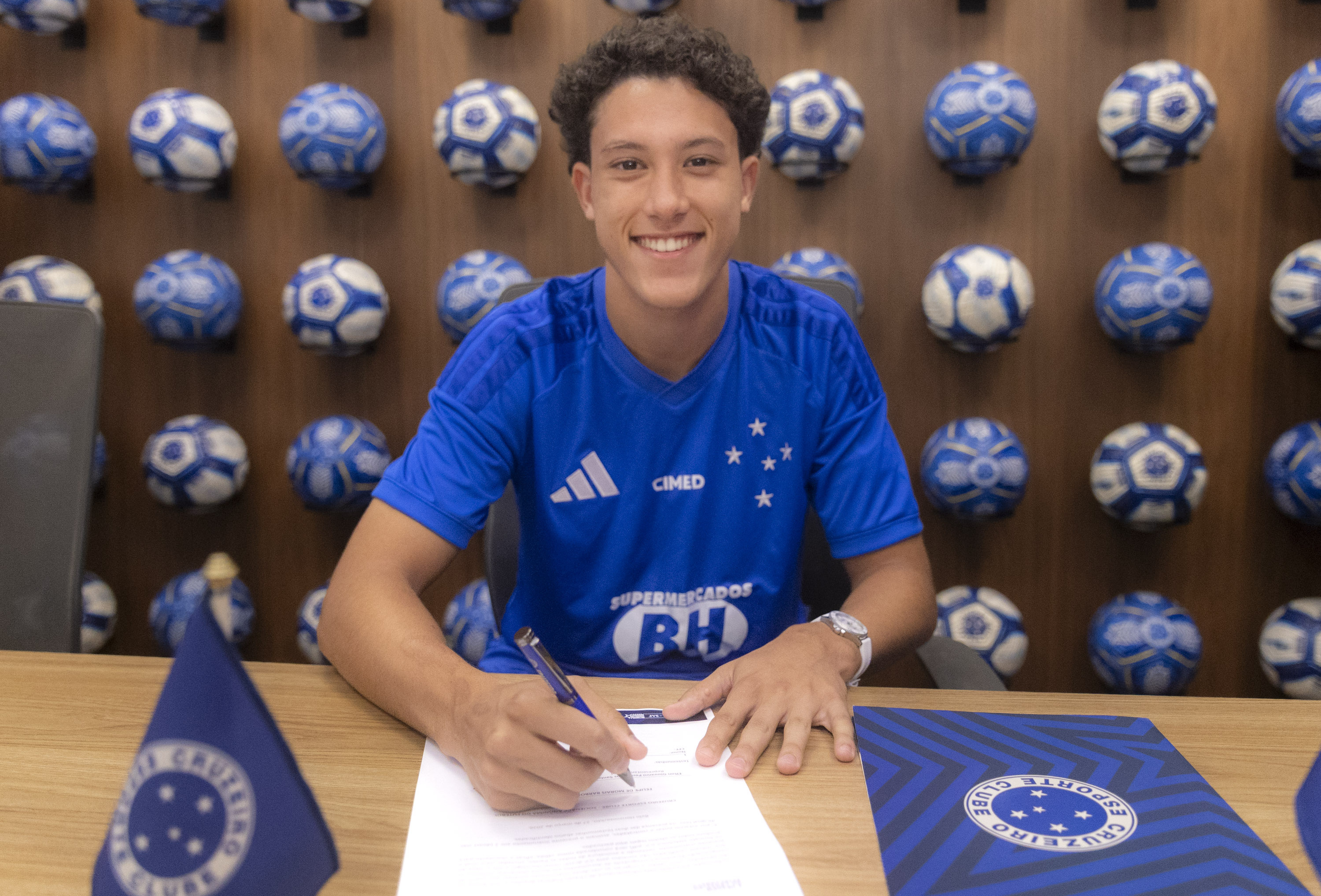 Cruzeiro Formaliza Prorrogação de Contrato com Promessa da Base por Três Anos