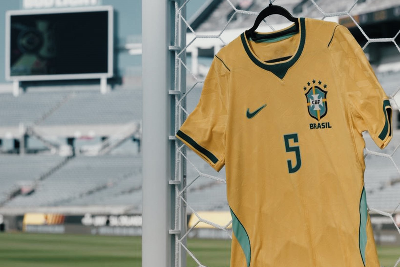 Com Ronaldinho, Brasil e México disputarão jogo de lendas no Azteca