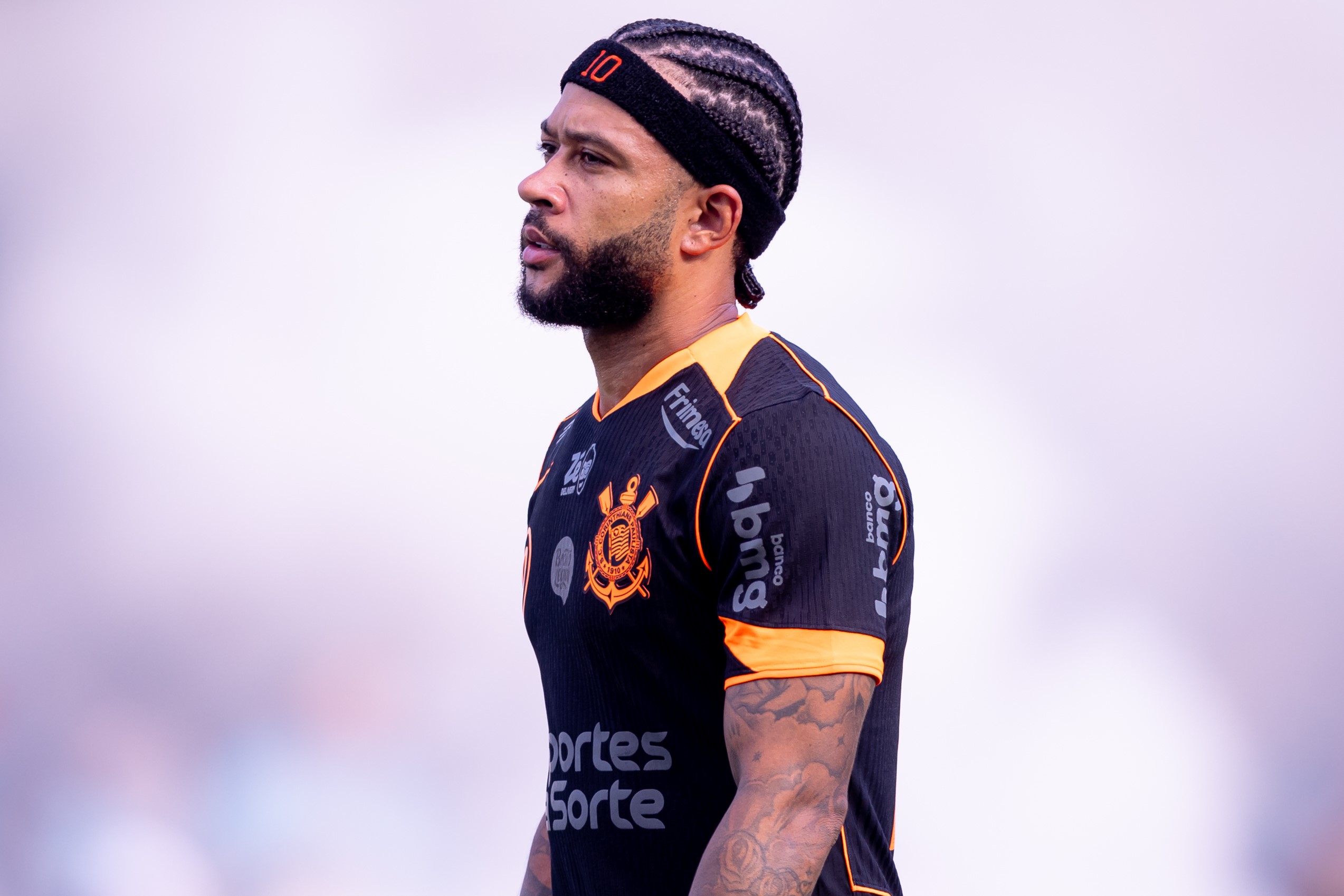 Técnico da seleção holandesa faz apelo a Memphis antes da Copa do Mundo