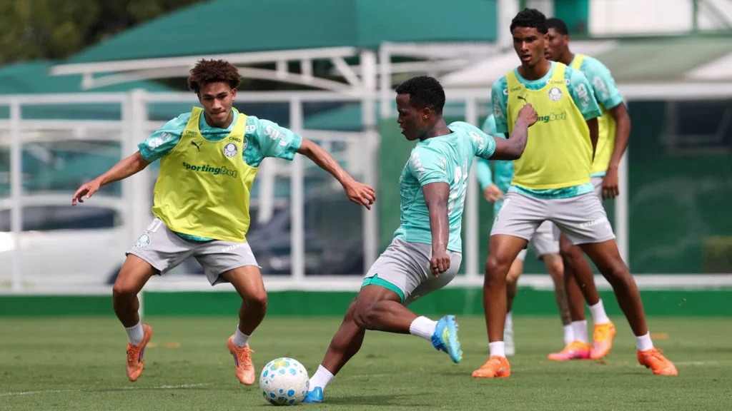 Arias é reforço certo, enquanto Vitor Roque preocupa em treino do Palmeiras antes do duelo contra o Grêmio