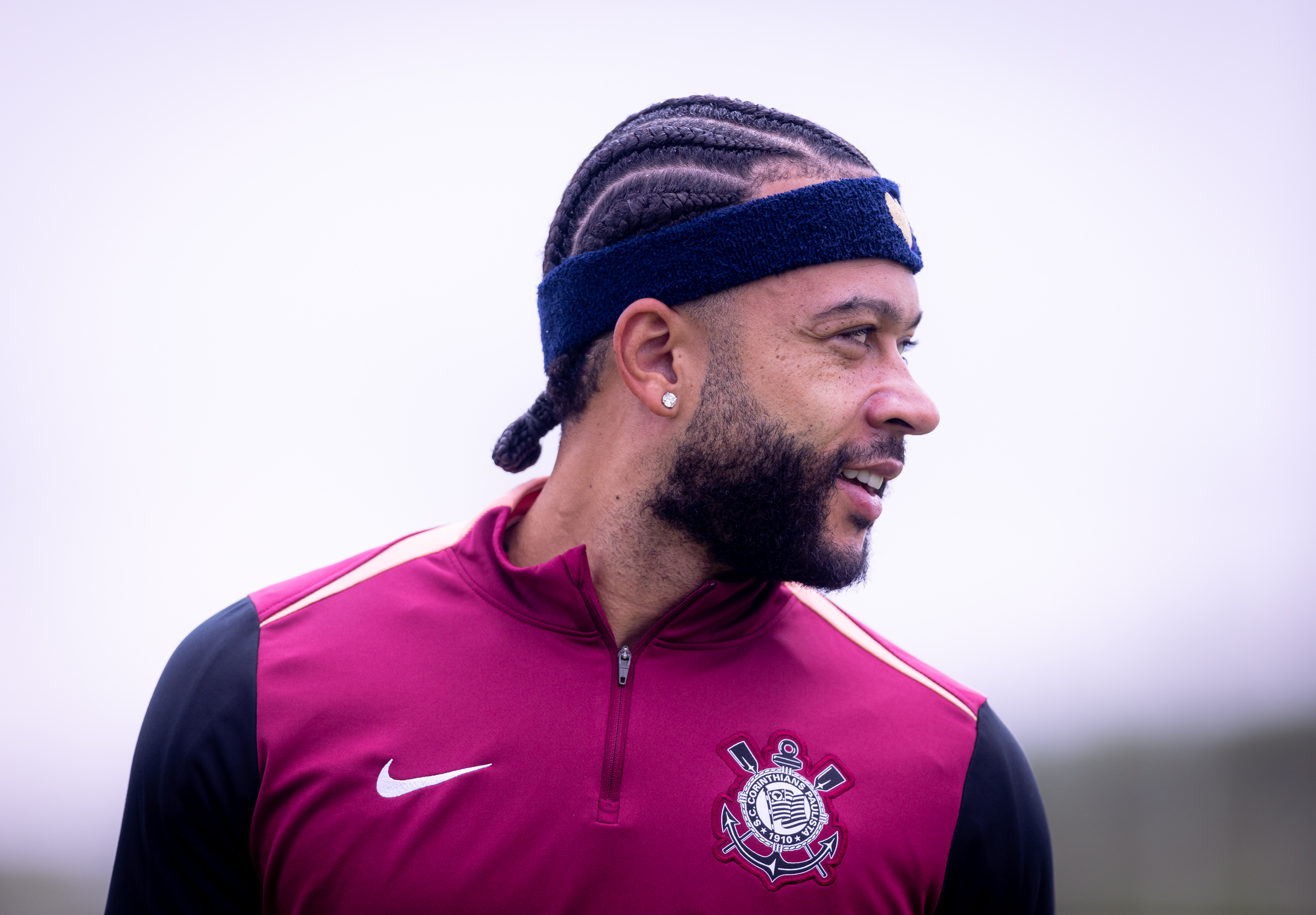 Memphis detalha lesão na coxa e inicia tratamento na Holanda sob supervisão da Seleção