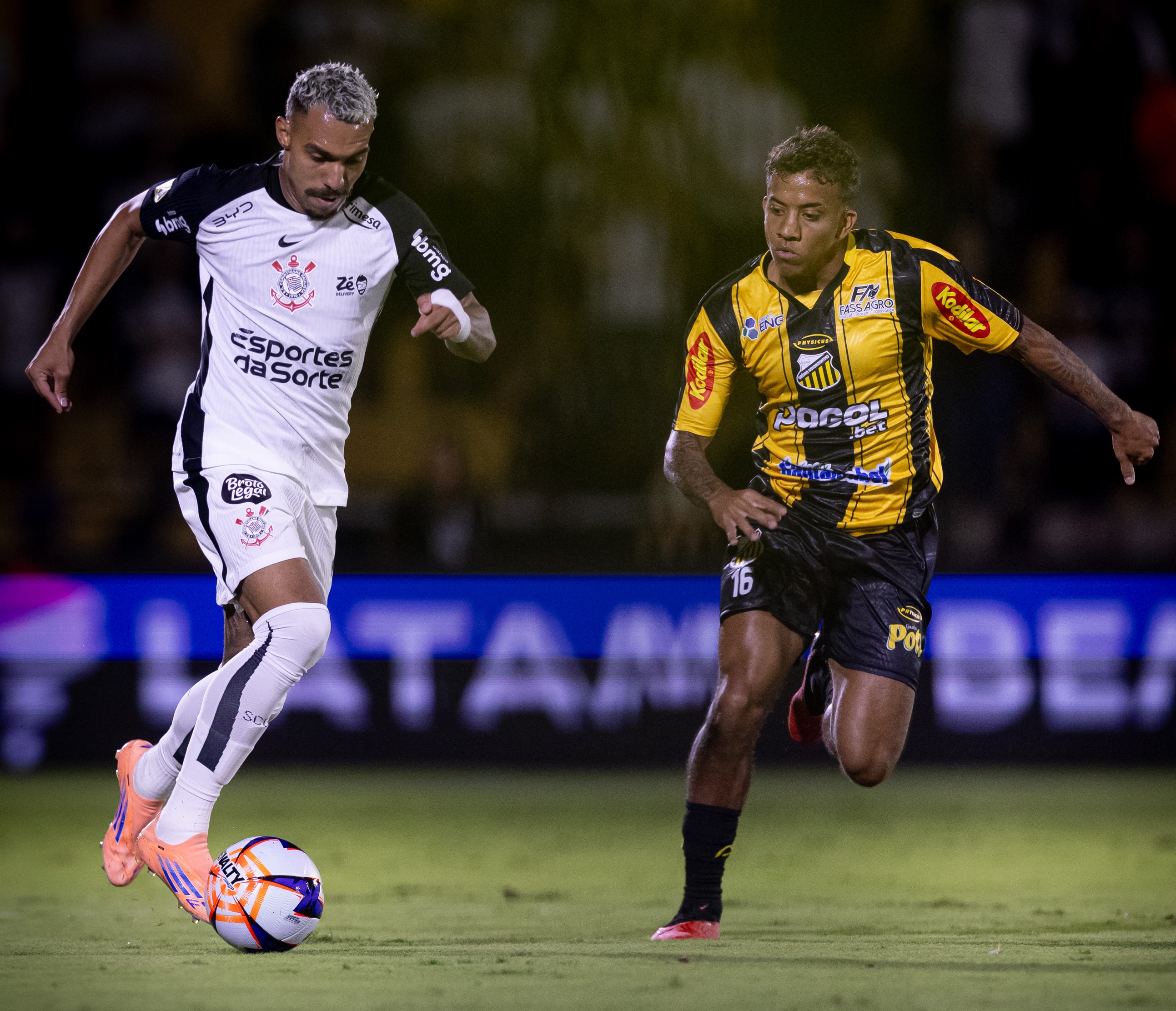 Corinthians apresenta desempenho abaixo do esperado e é eliminado em noite sem inspiração