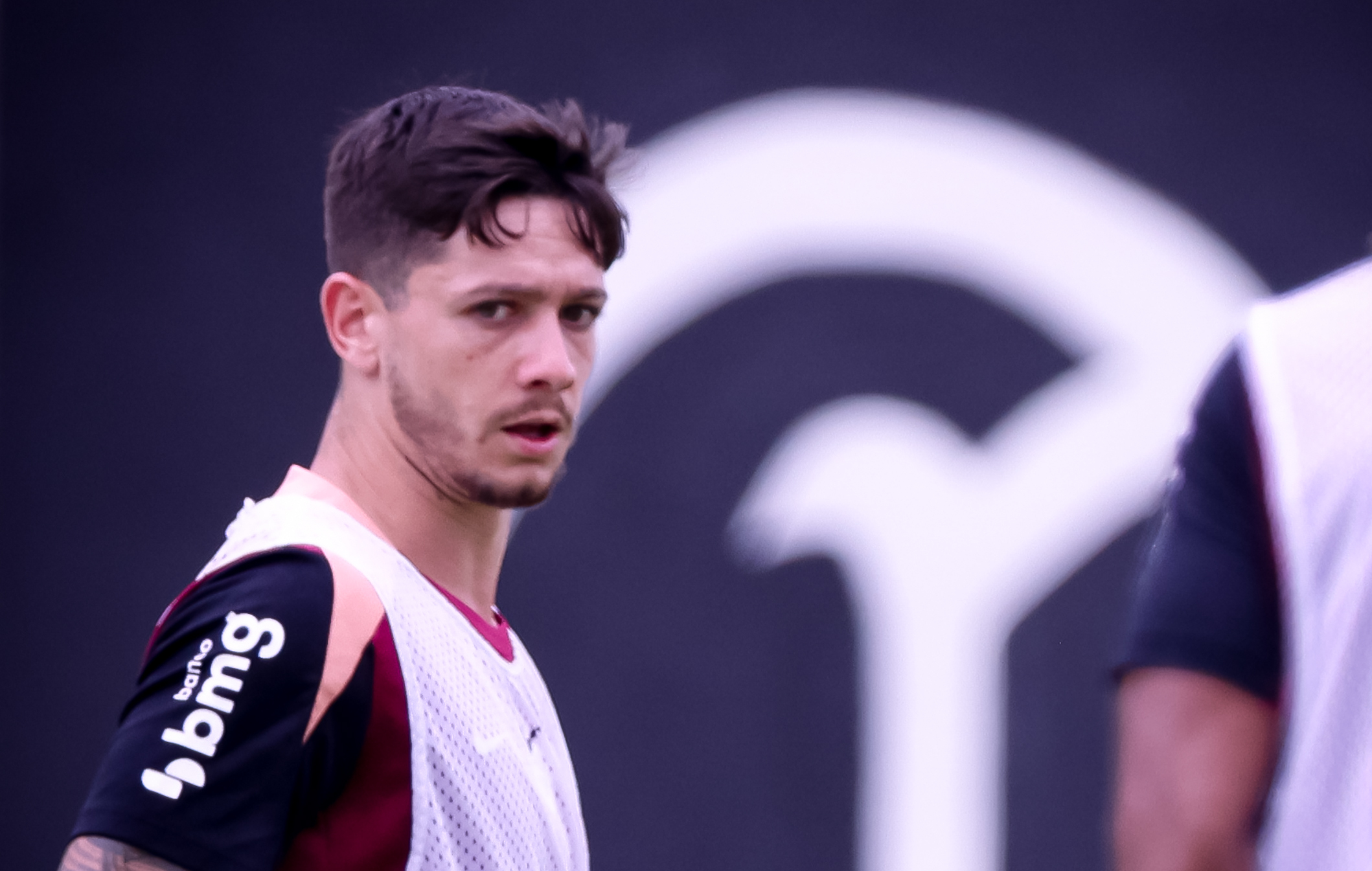 Garro Enfrenta Concorrência Intensa em Busca de Redefinição no Corinthians