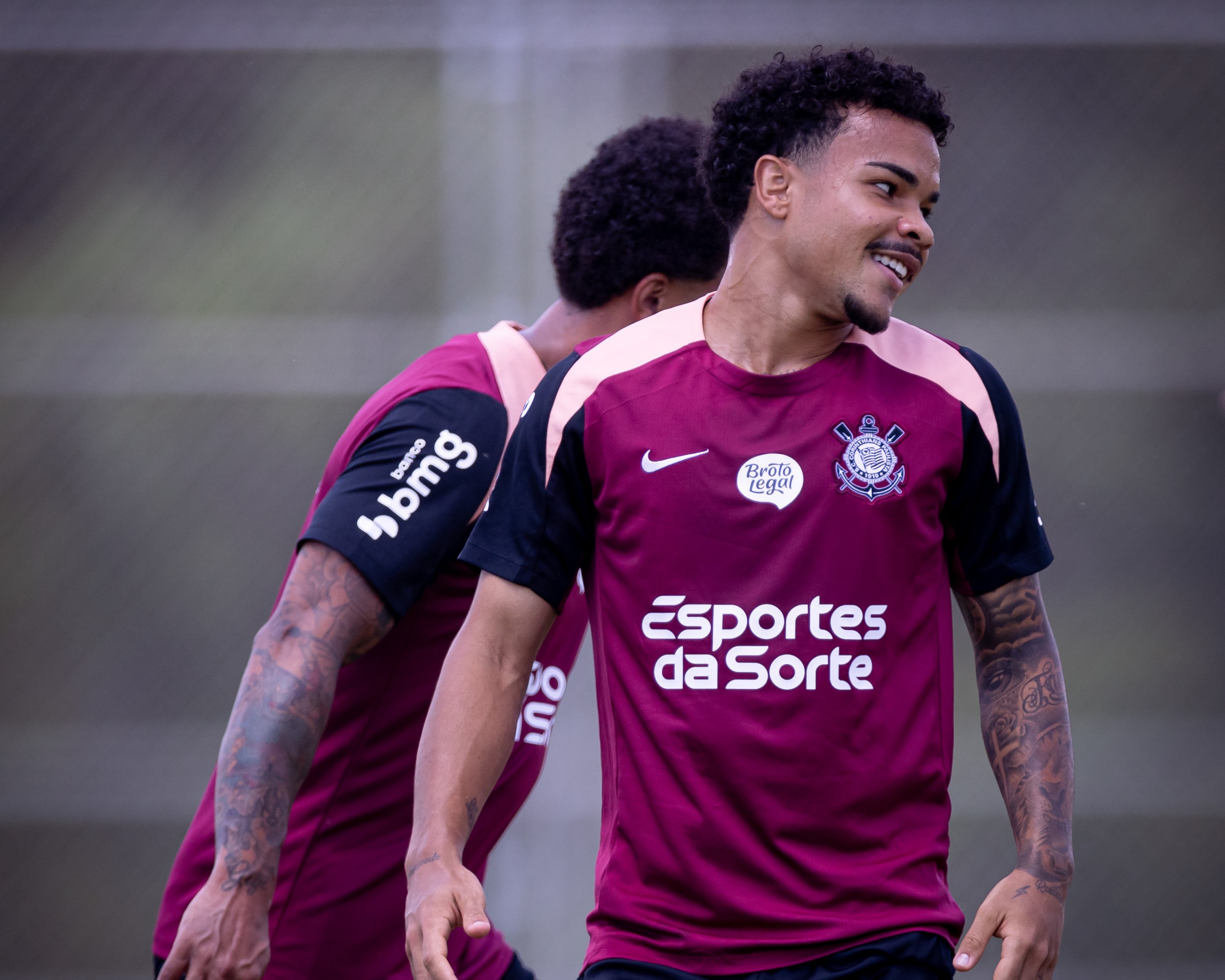 Retorno de Dupla Proporciona Novas Estratégias para o Corinthians no Clássico