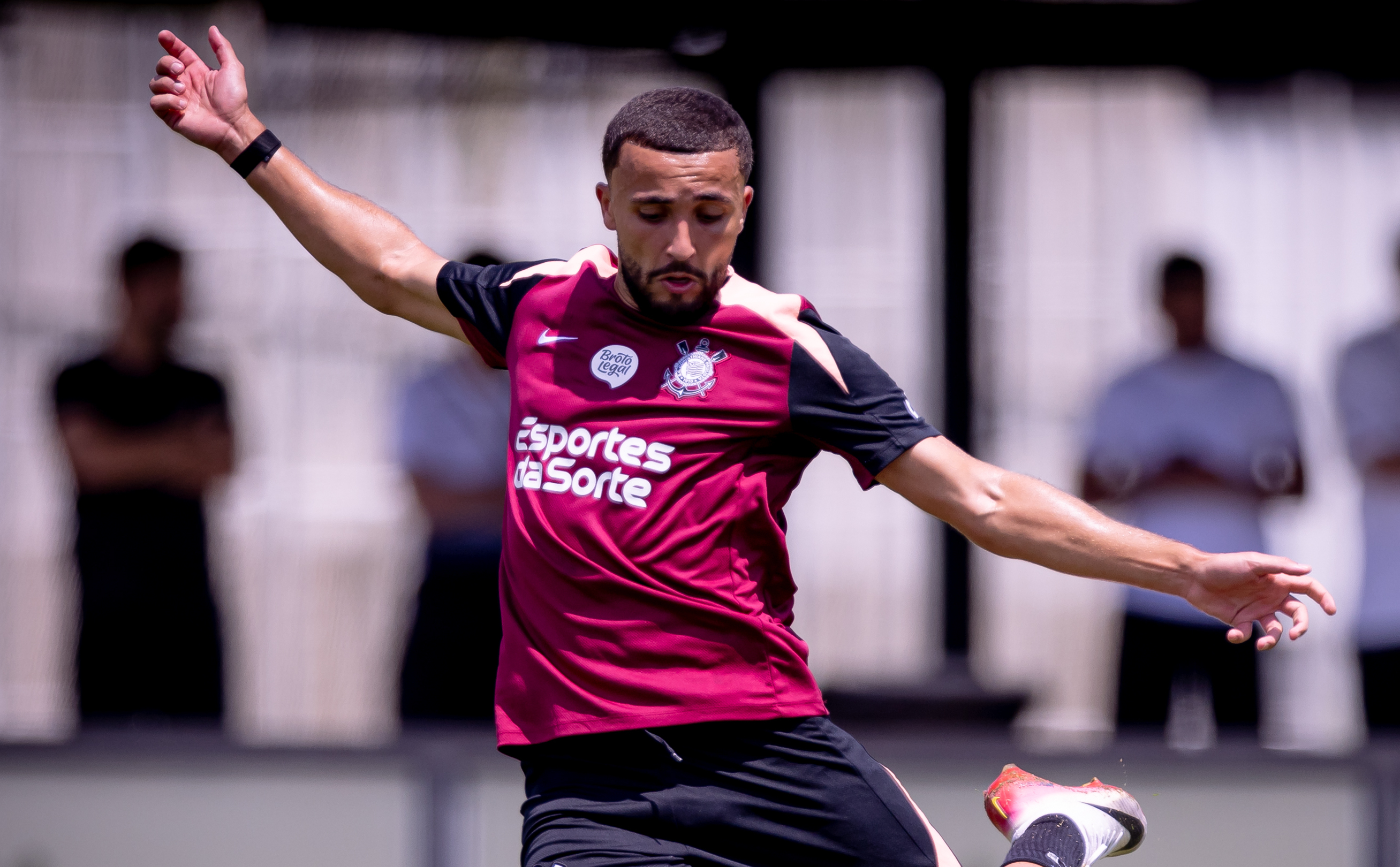 Labyad Impressiona em Treinos e Aguarda Oportunidade de Brilhar pelo Corinthians