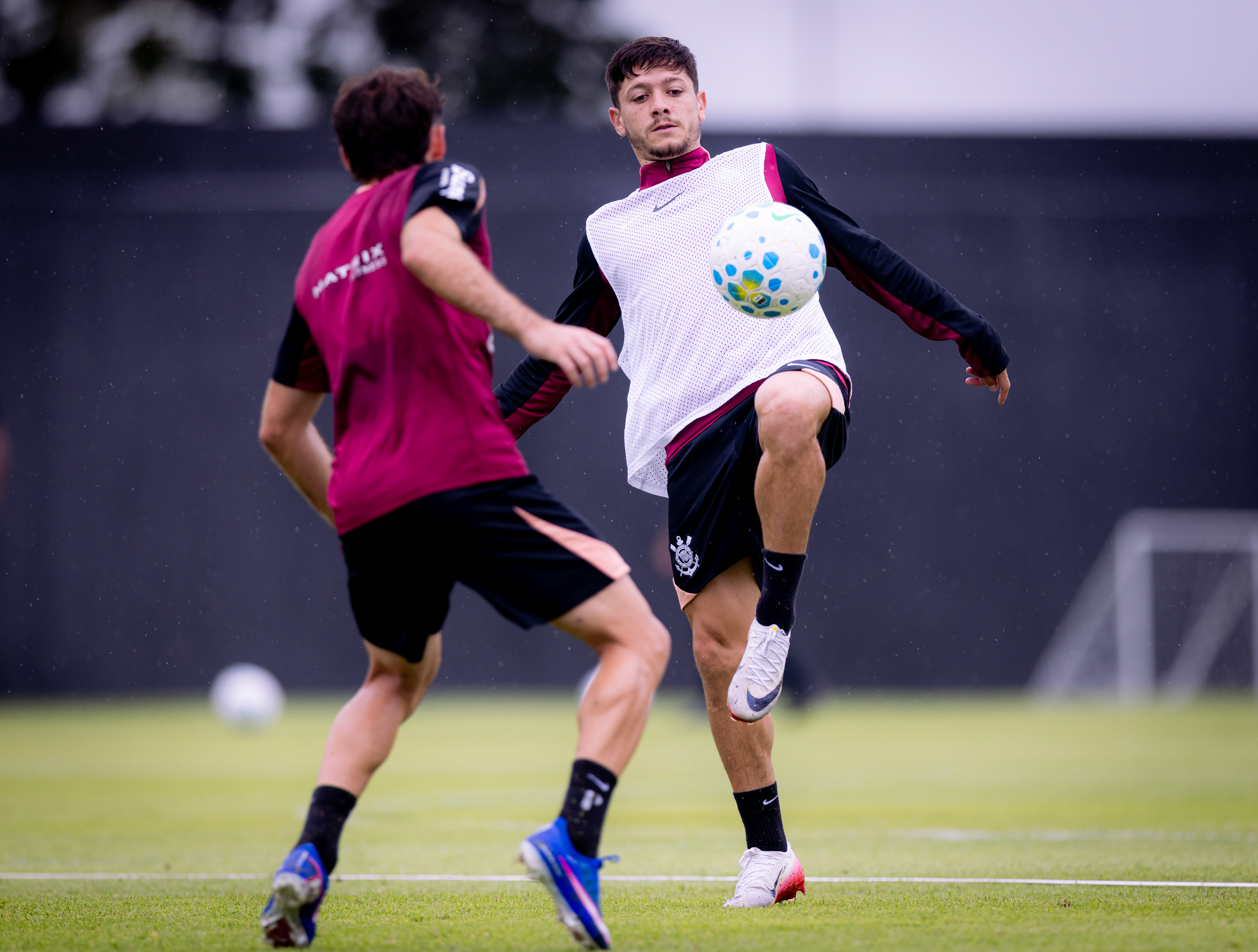 Garro Foca no Confronto Contra o Coritiba e Persegue a Liderança do Corinthians no Brasileirão